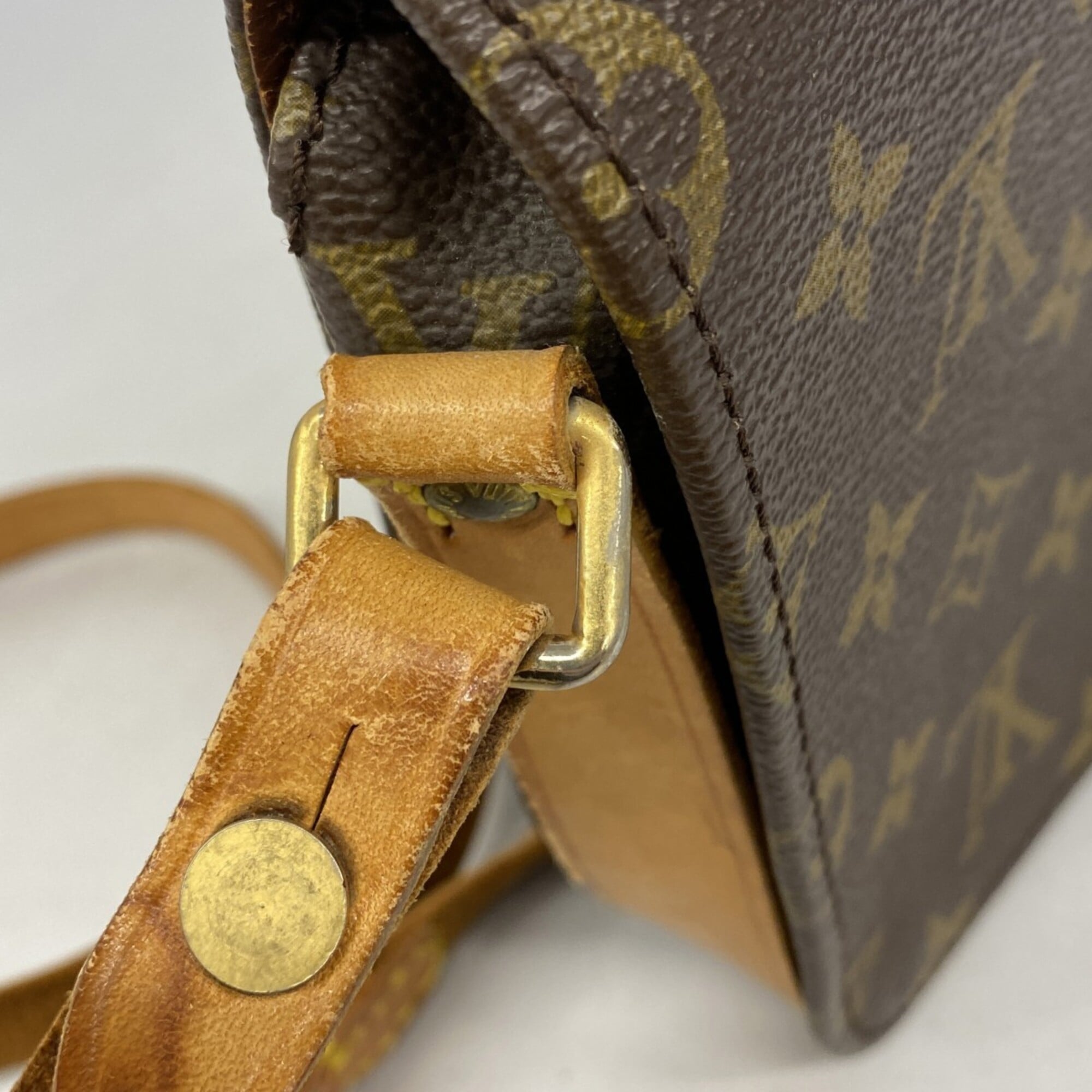 Louis Vuitton Brown Shoulder Bag (Pre-Owned)