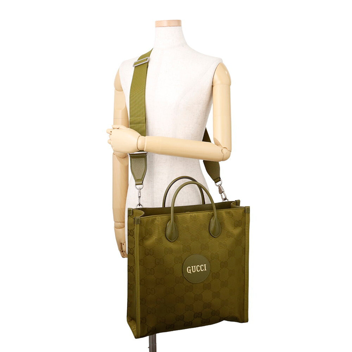 Gucci Green Nylon Handbag Tote Bag (Pre-Owned)