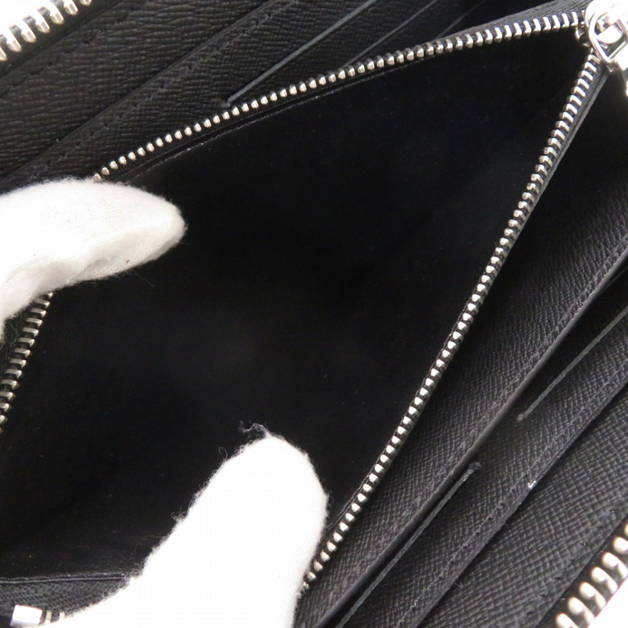 Louis Vuitton Black Taiga Leather Long Wallet (Bi-Fold) (Pre-Owned)