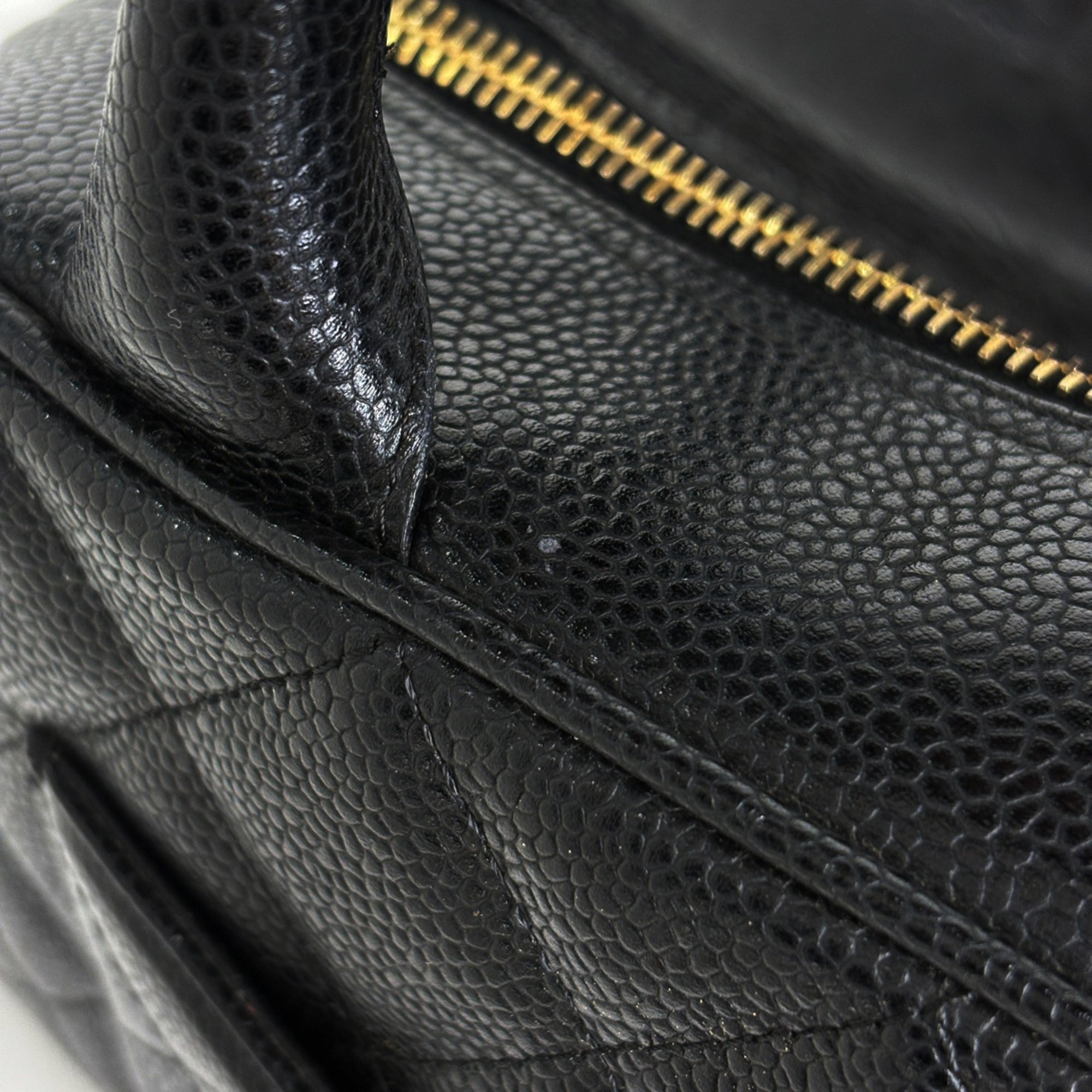 Chanel Black Grained Calfskin Handbag (Pre-Owned)