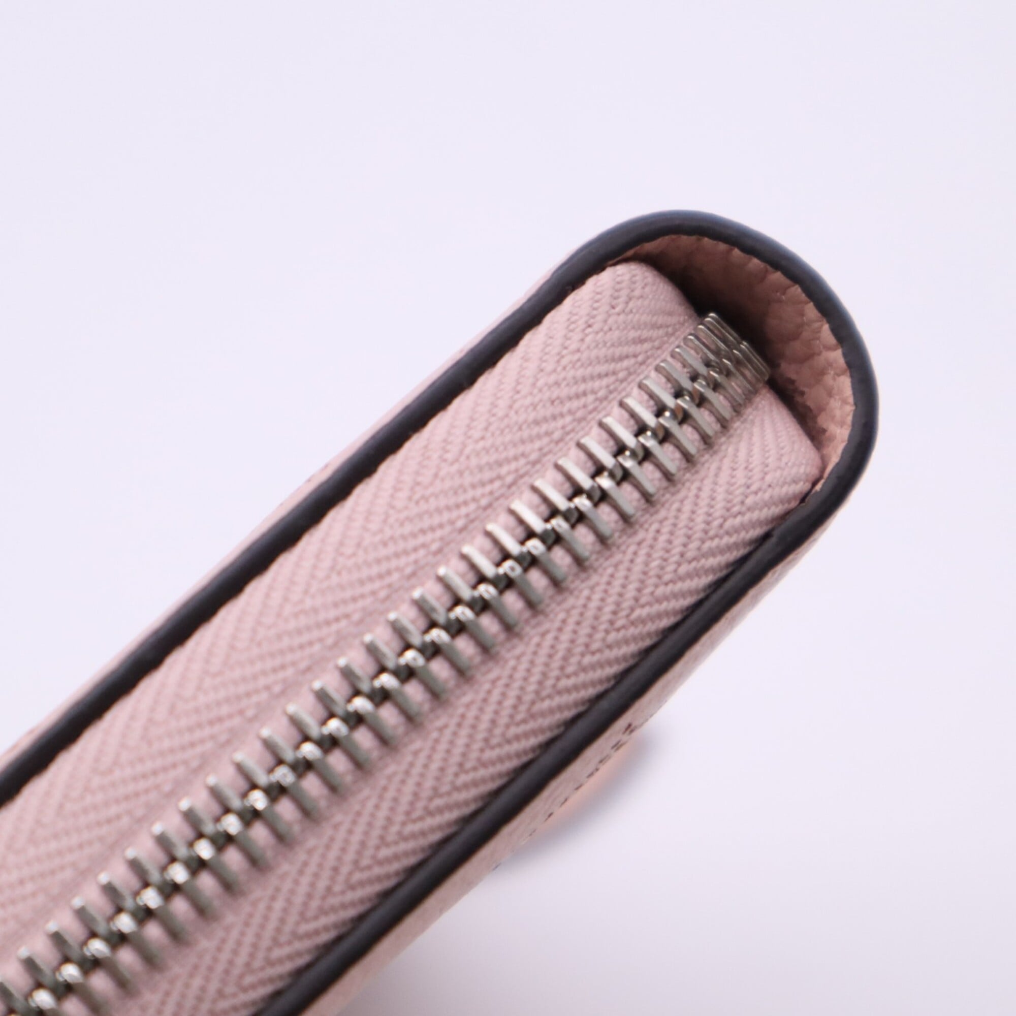 Louis Vuitton Mahina Pink Leather Long Wallet (Bi-Fold) (Pre-Owned)
