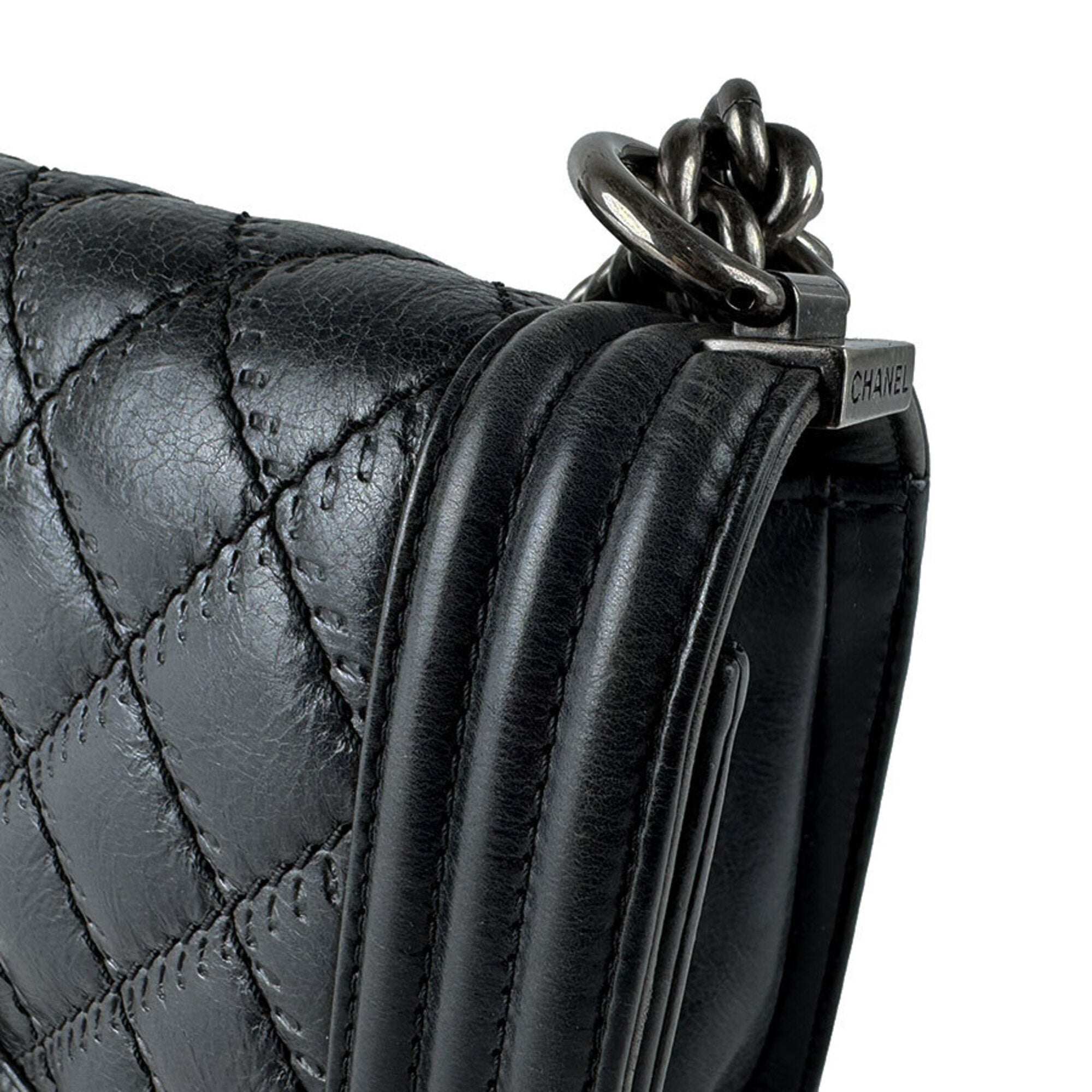 Chanel Black Leather Shoulder Bag (Pre-Owned)