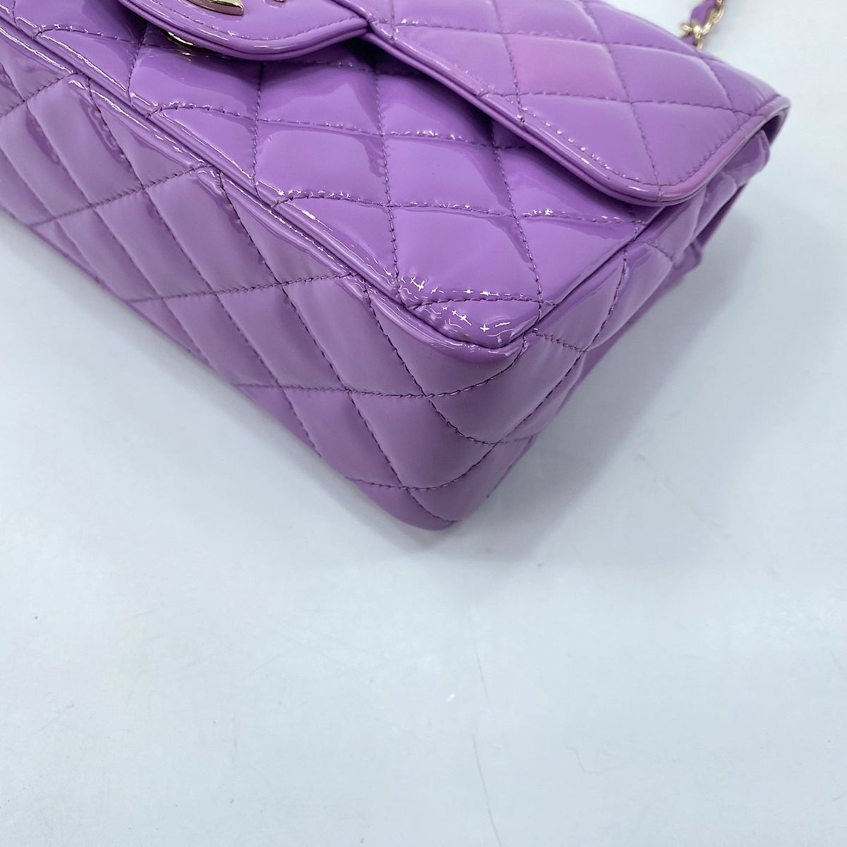 Chanel Purple Leather Shoulder Bag (Pre-Owned)