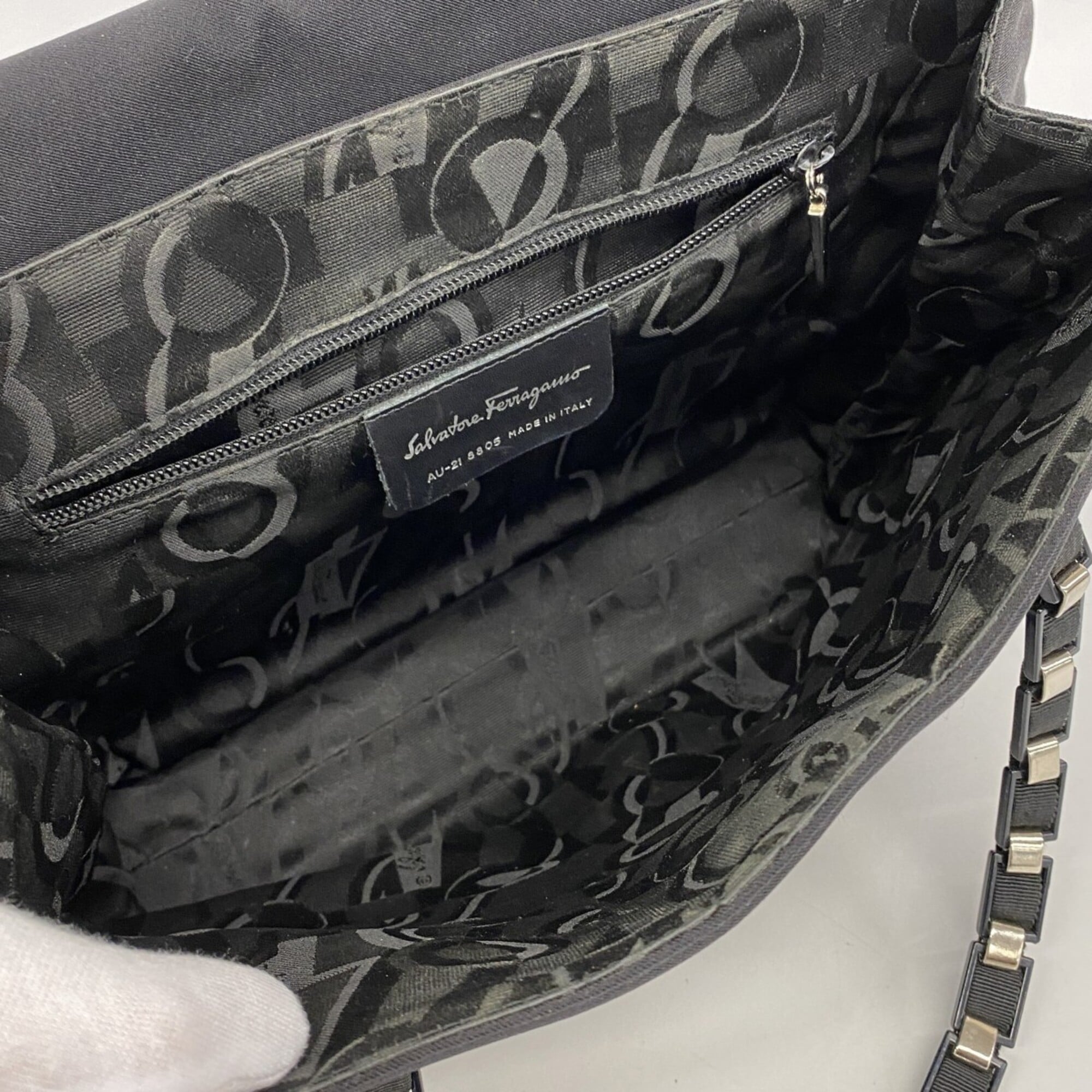 Salvatore Ferragamo Black Nylon Canvas Shoulder Bag (Pre-Owned)