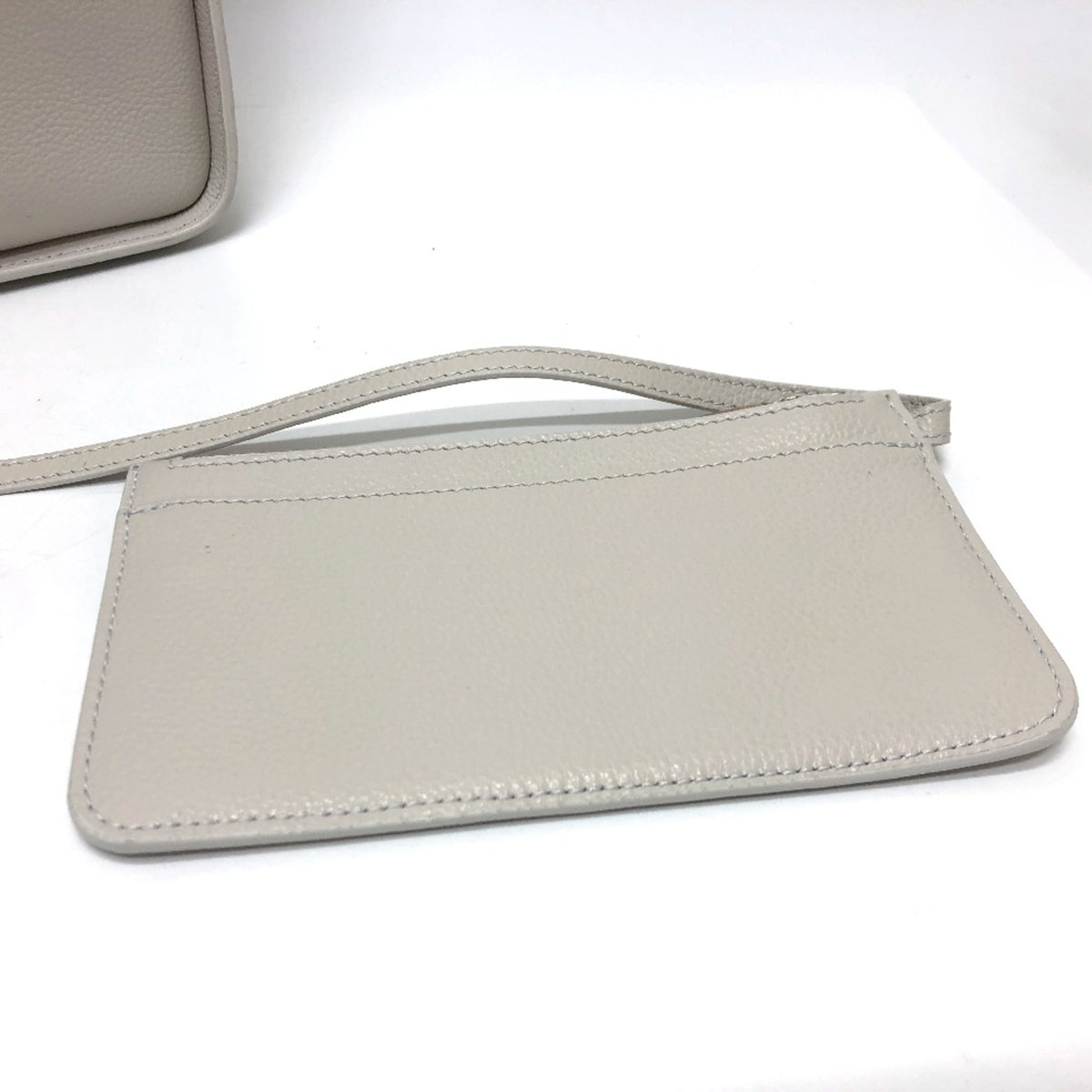 Balenciaga White Leather Shoulder Bag (Pre-Owned)