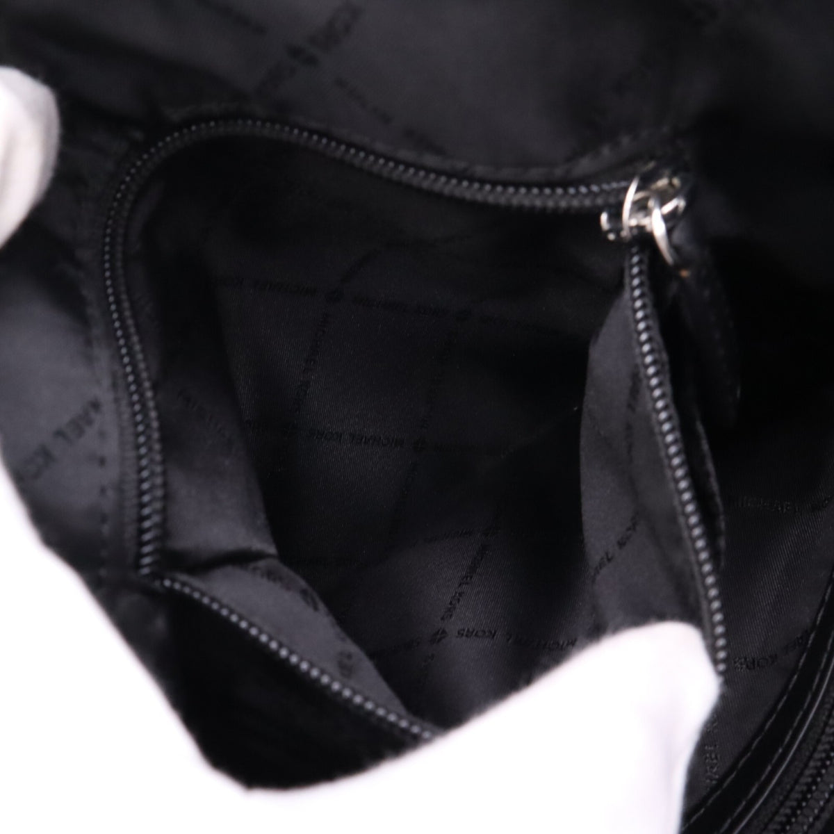 Michael Kors Black Leather Handbag (Pre-Owned)