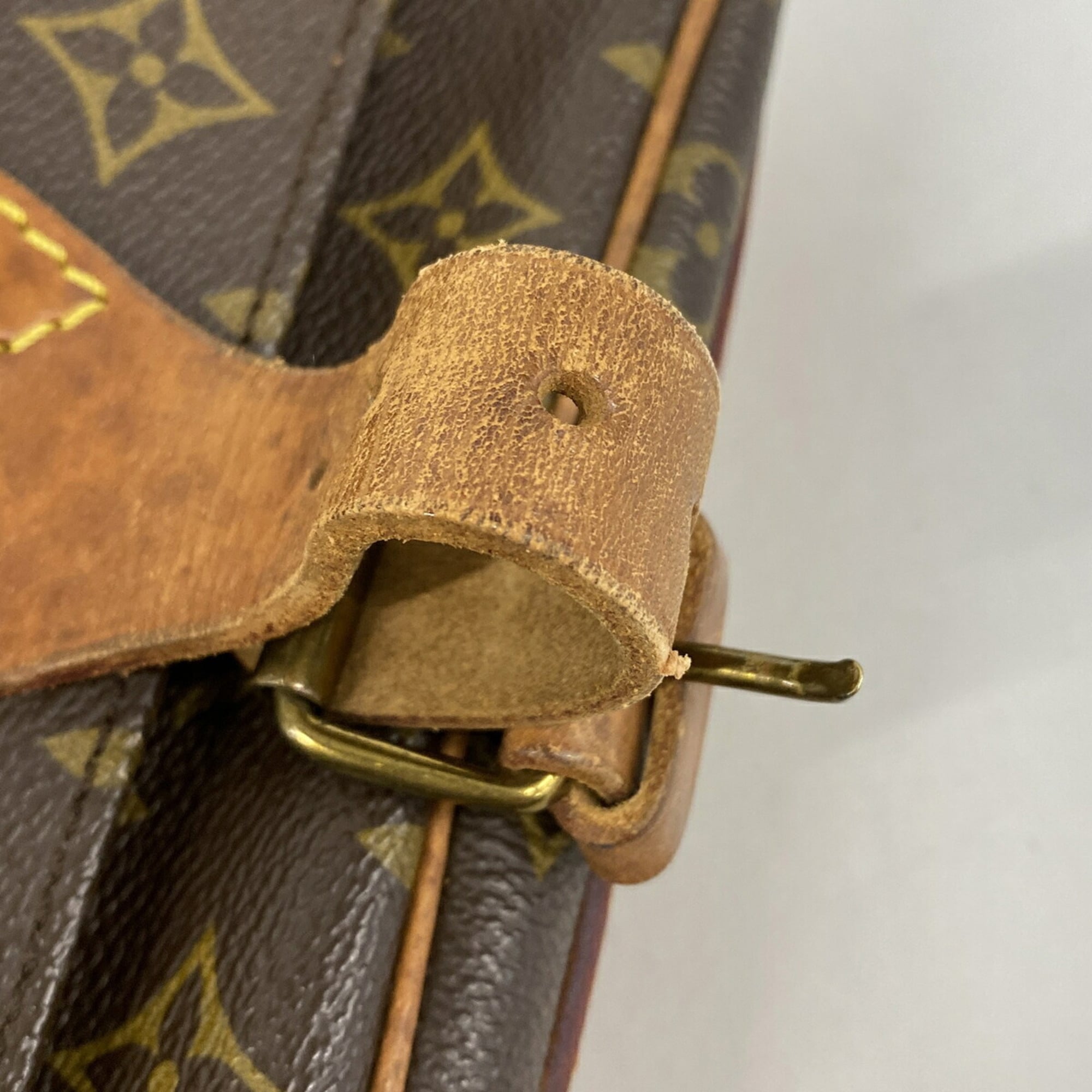 Louis Vuitton Brown Shoulder Bag (Pre-Owned)