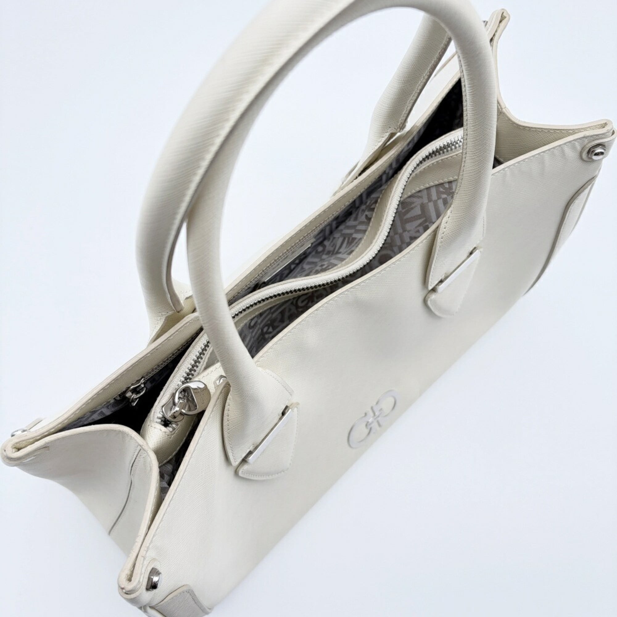 Salvatore Ferragamo Gancini Ivory Leather Tote Bag (Pre-Owned)