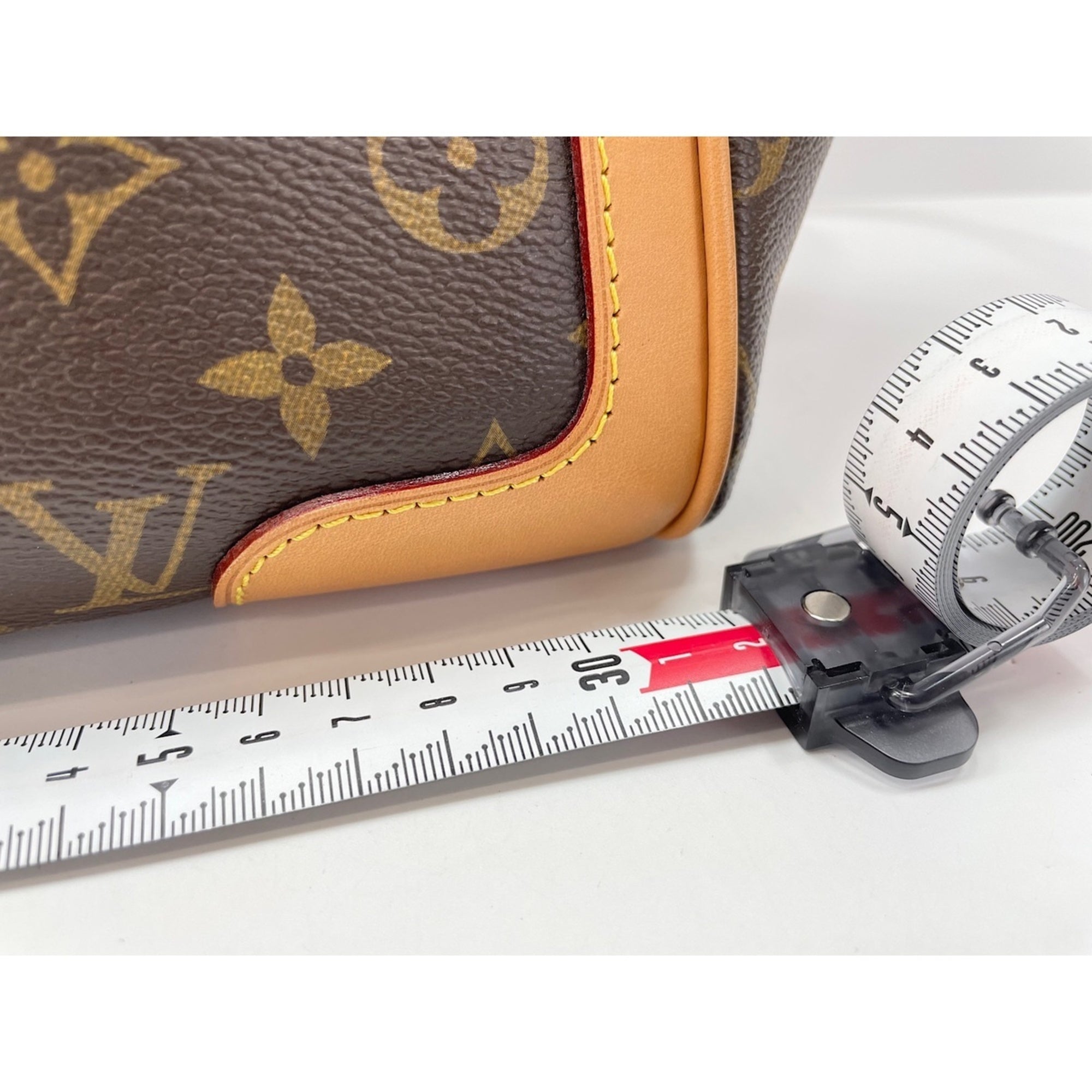 Louis Vuitton Brown Shoulder Bag (Pre-Owned)