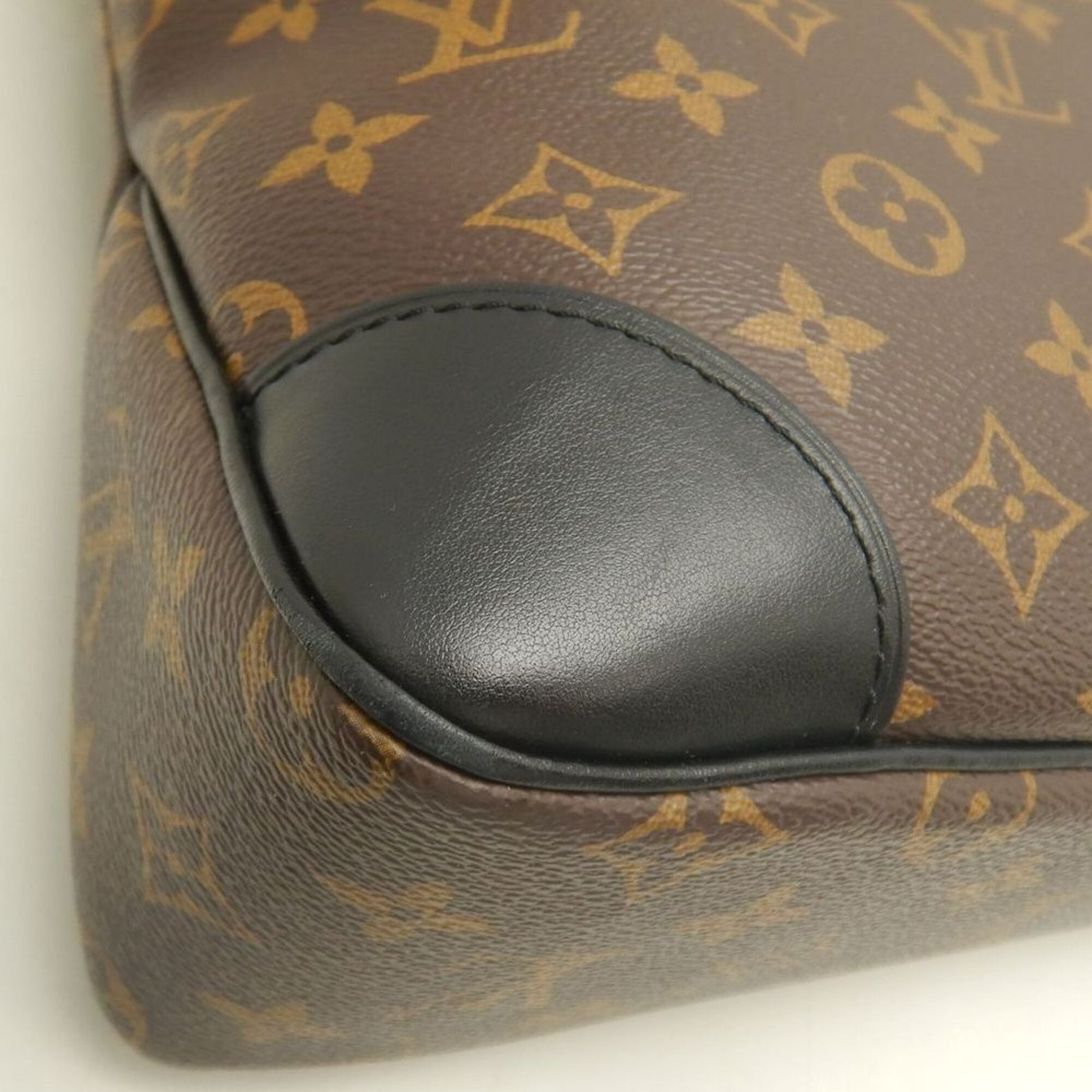 Louis Vuitton Brown Monogram Canvas Shoulder Bag (Pre-Owned)