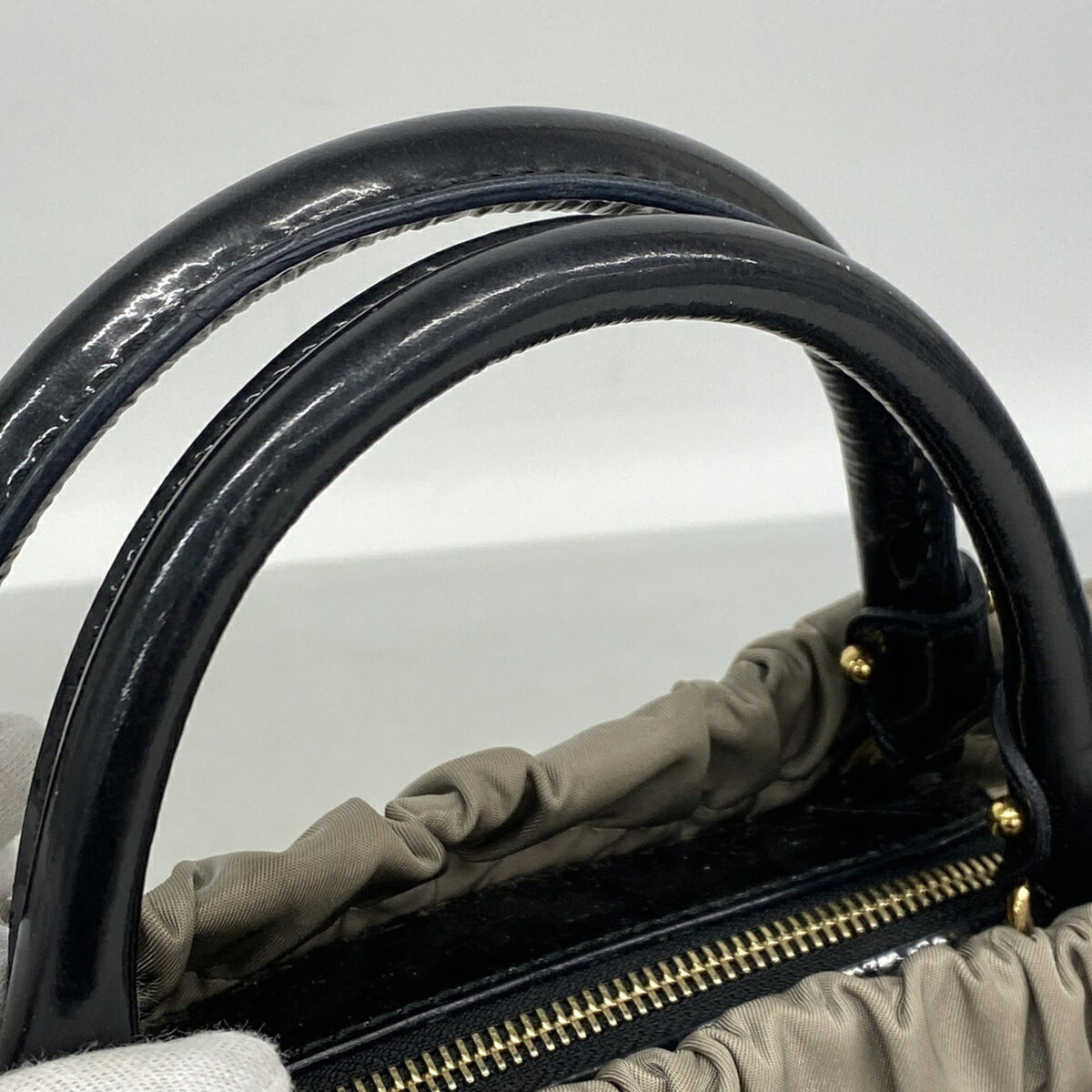 Salvatore Ferragamo Gray Nylon Handbag (Pre-Owned)