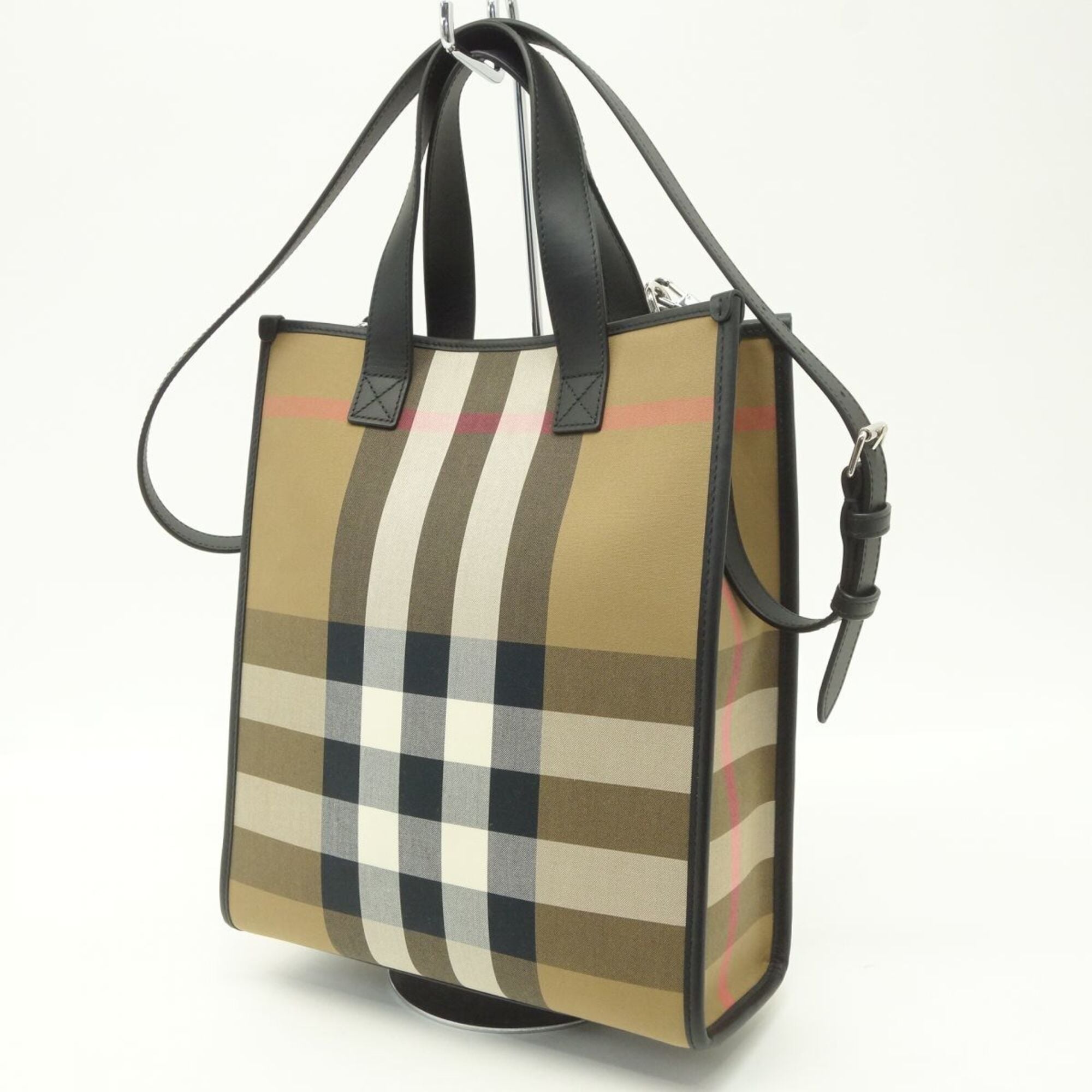 Burberry Tote Bag (Pre-Owned)