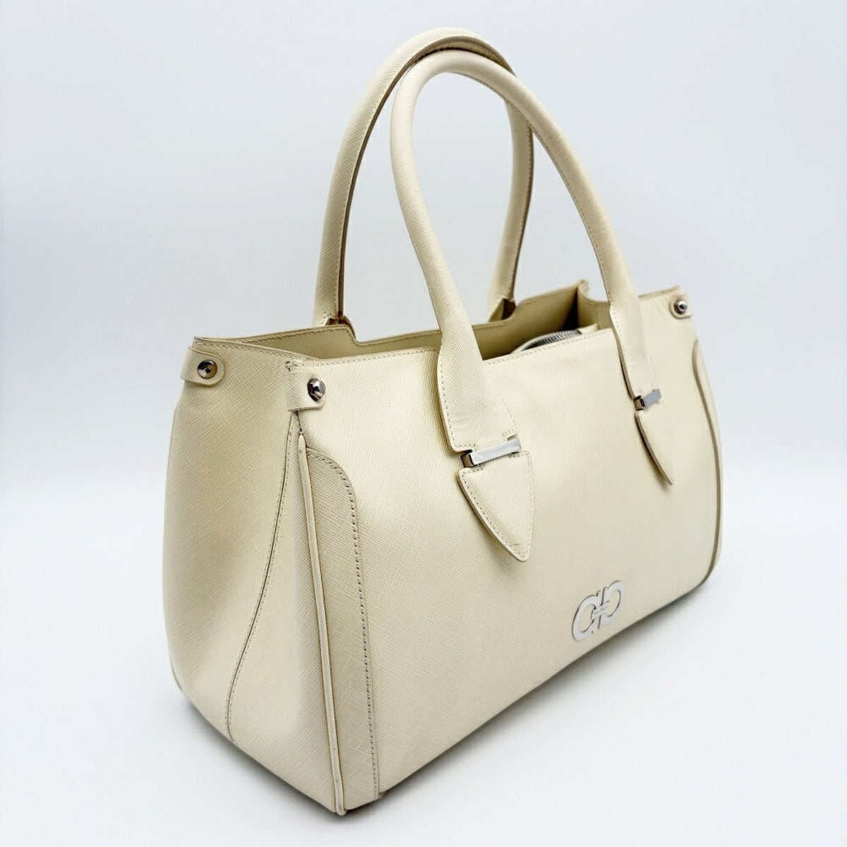 Salvatore Ferragamo Gancini Ivory Leather Tote Bag (Pre-Owned)