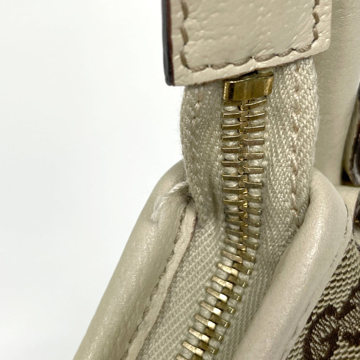 Gucci Abbey Beige Ivory Gg Canvas Leather Shoulder Bag (Pre-Owned)