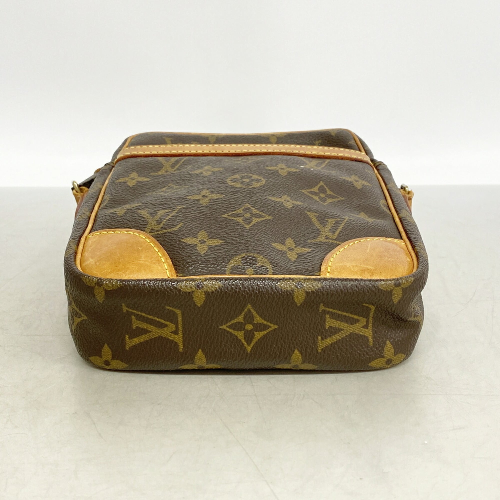 Louis Vuitton Brown Shoulder Bag (Pre-Owned)