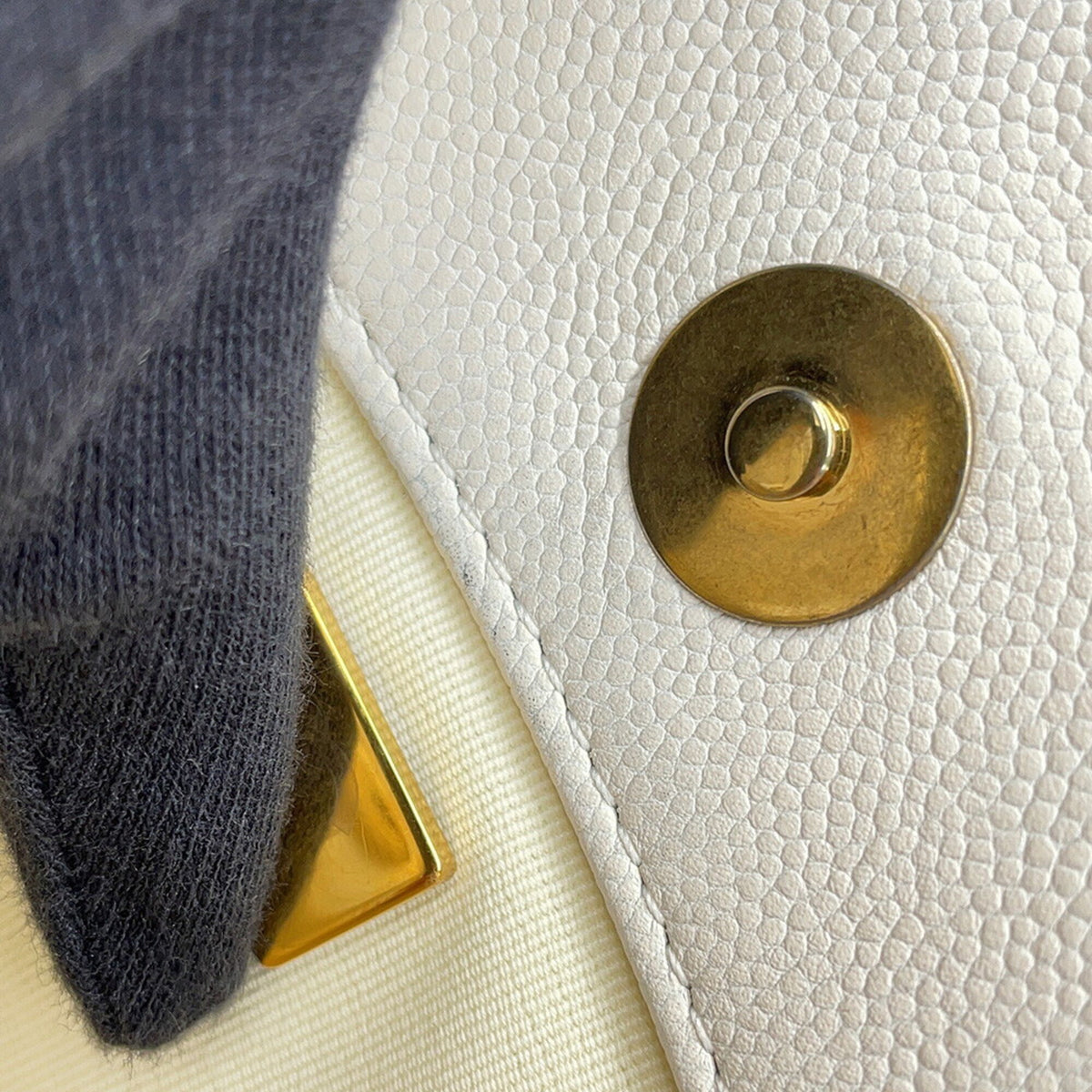 Chanel White Grained Calfskin Shoulder Bag Tote Bag (Pre-Owned)