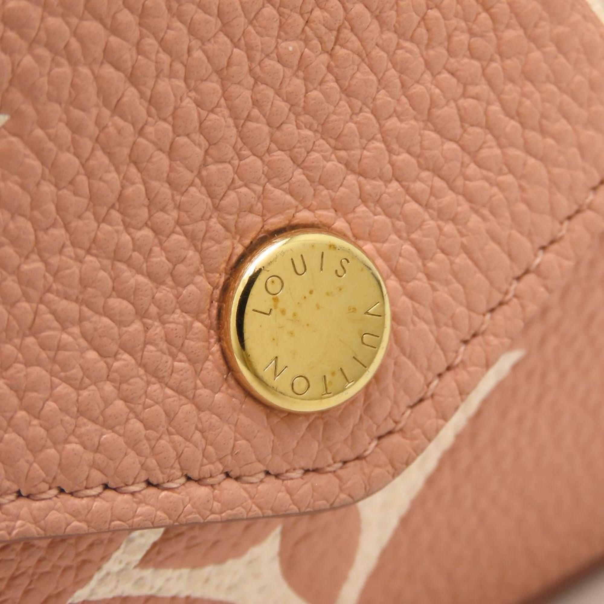 Louis Vuitton Leather Pochette Shoulder Bag (Pre-Owned)