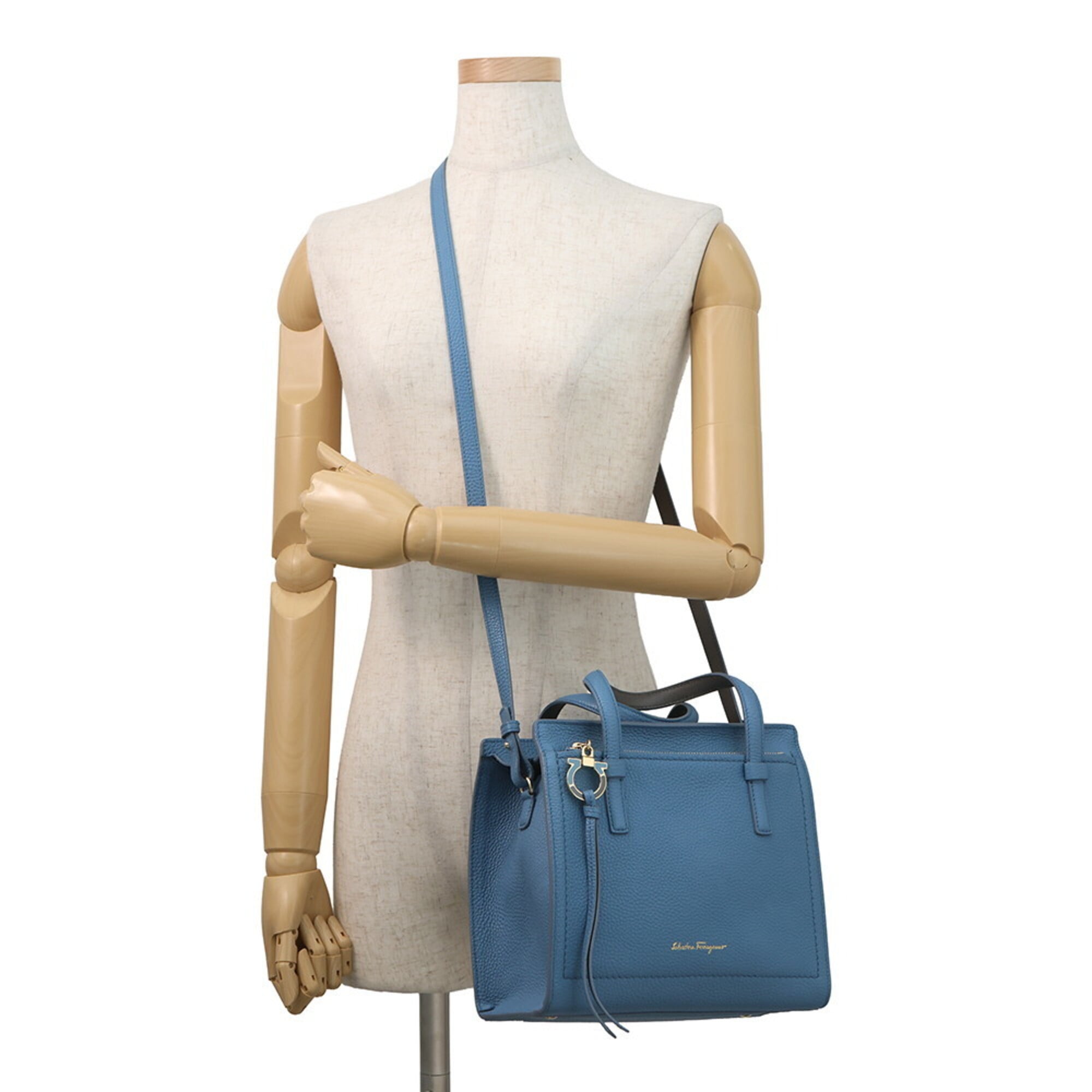 Salvatore Ferragamo Blue Leather Handbag (Pre-Owned)