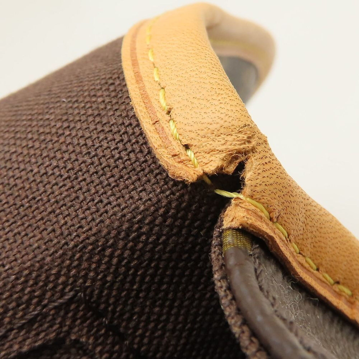 Louis Vuitton Brown Monogram Monogram Shoulder Bag (Pre-Owned)