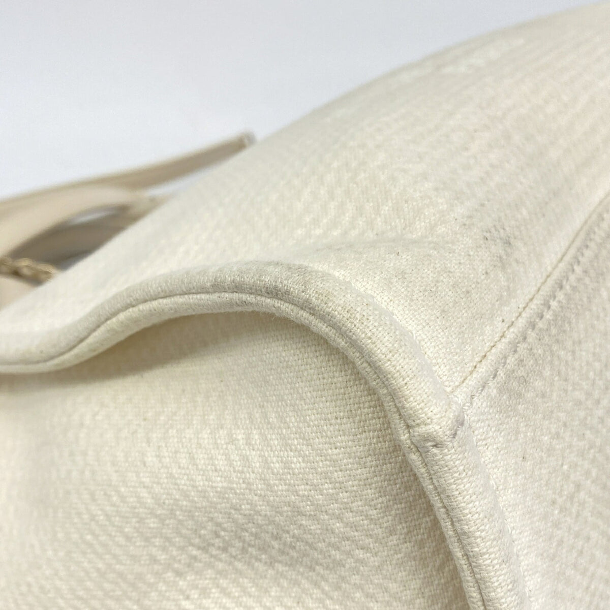 Chanel White Canvas Tote Bag (Pre-Owned)