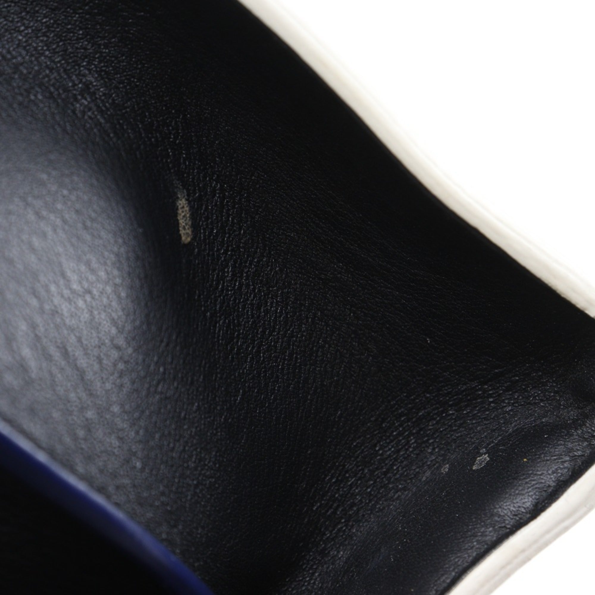 Fendi Black Leather Handbag (Pre-Owned)