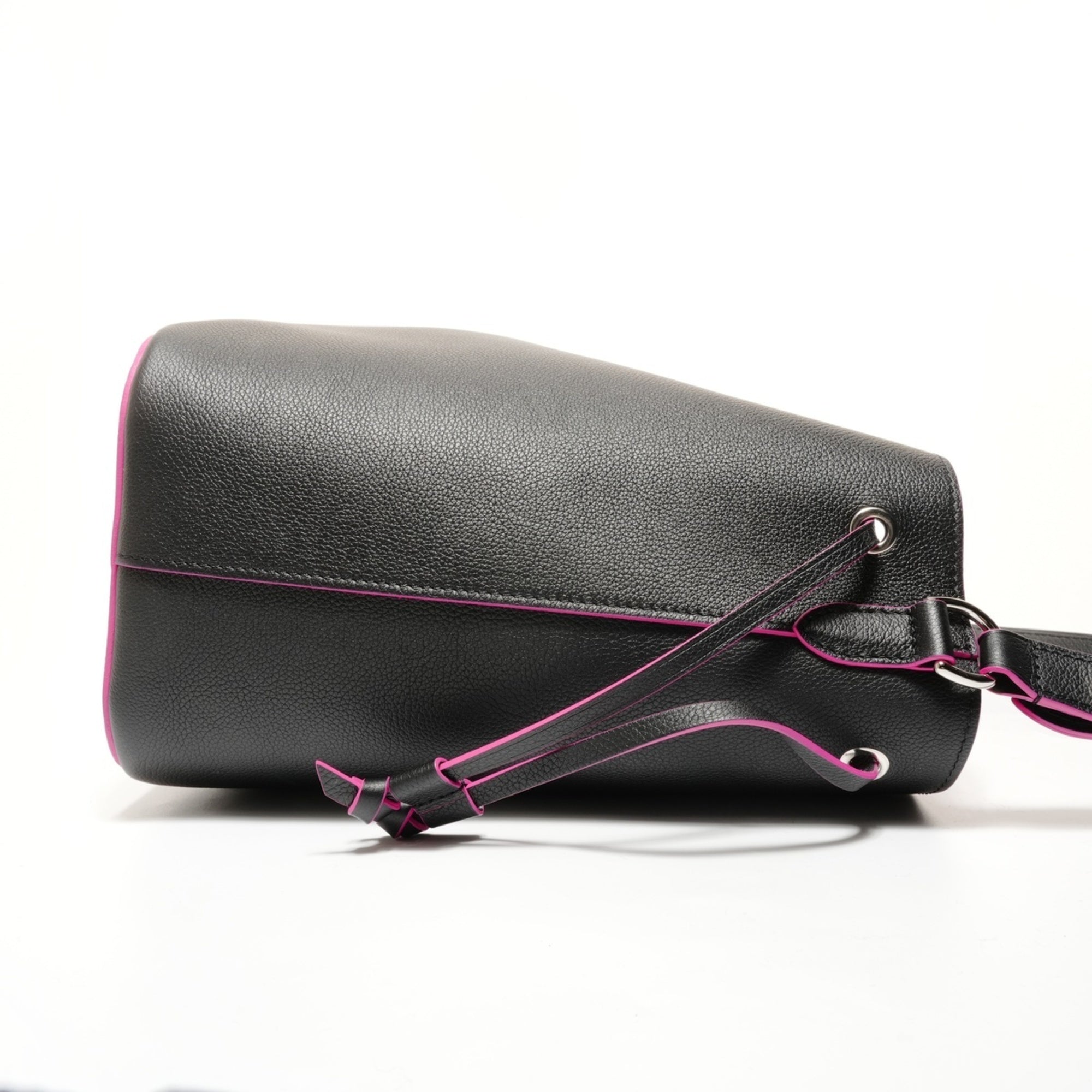 Louis Vuitton Black Shoulder Bag (Pre-Owned)