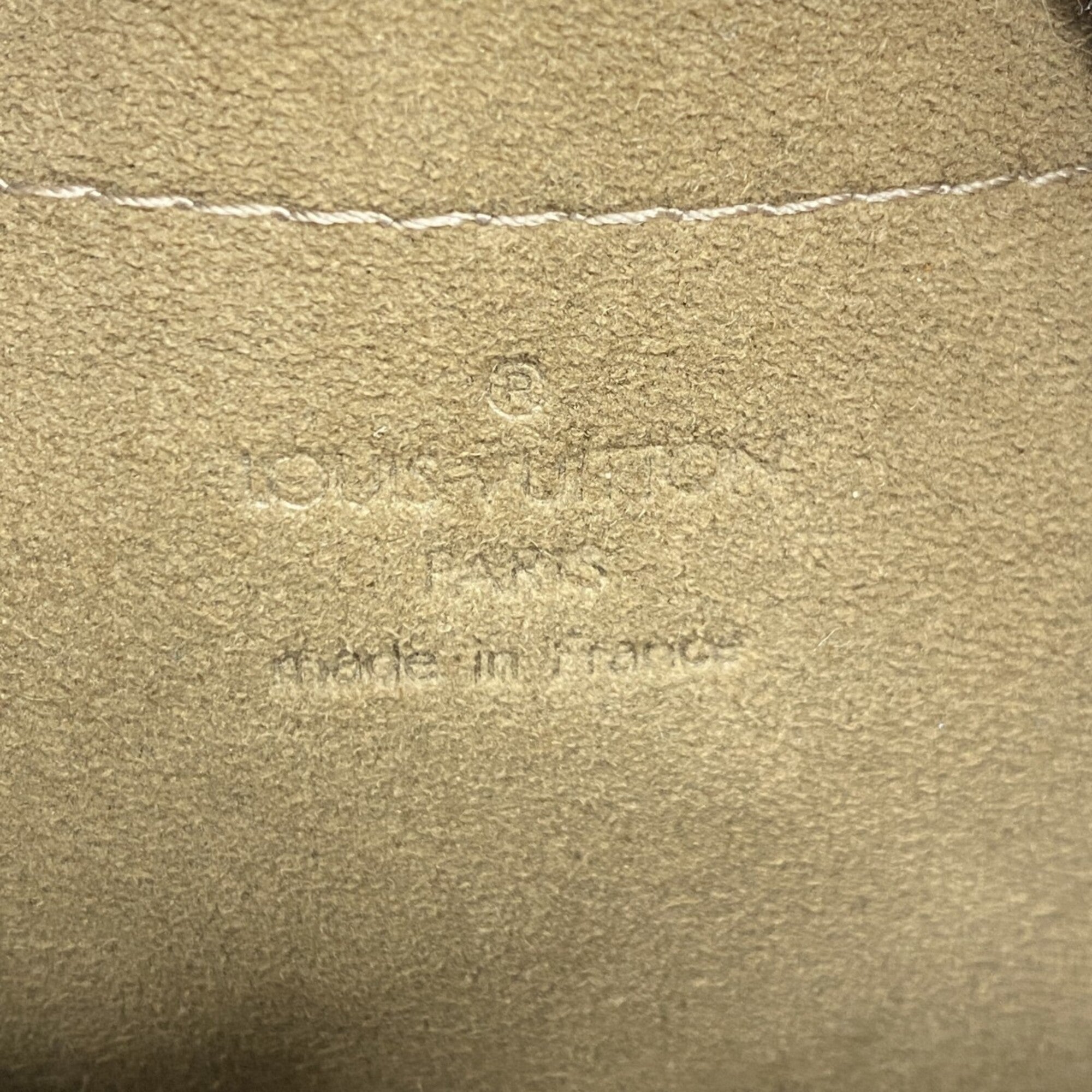 Louis Vuitton Noir Handbag (Pre-Owned)