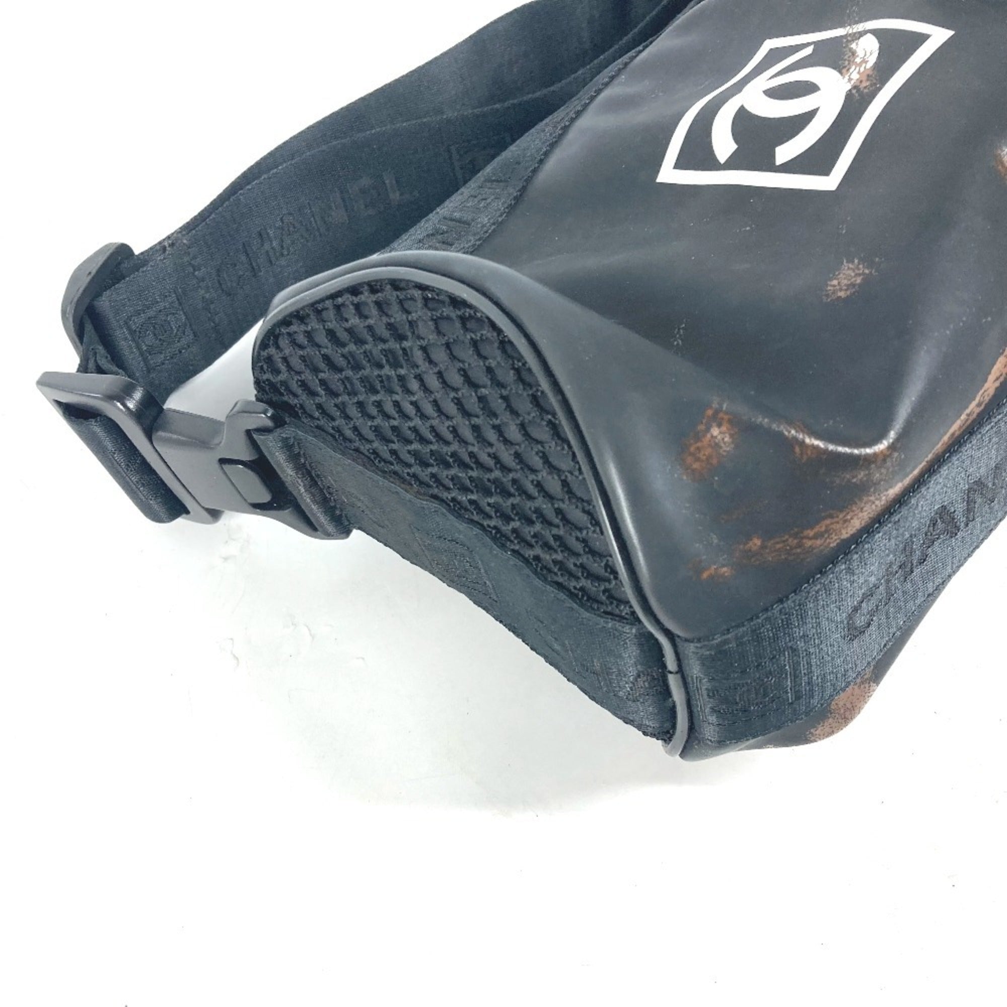 Chanel Black White Rubber Shoulder Bag (Pre-Owned)
