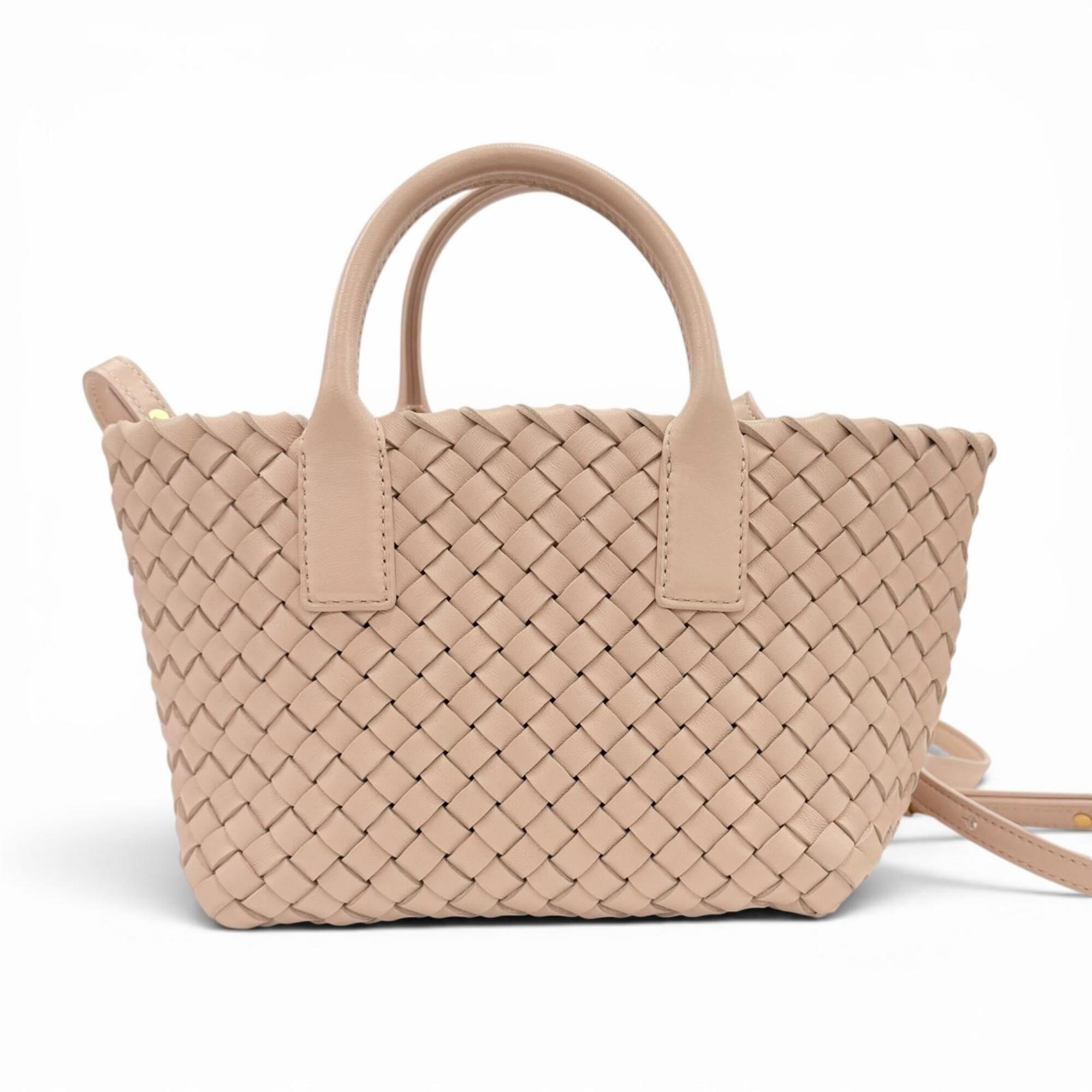 Bottega Veneta Pink Leather Pouch Shoulder Bag (Pre-Owned)