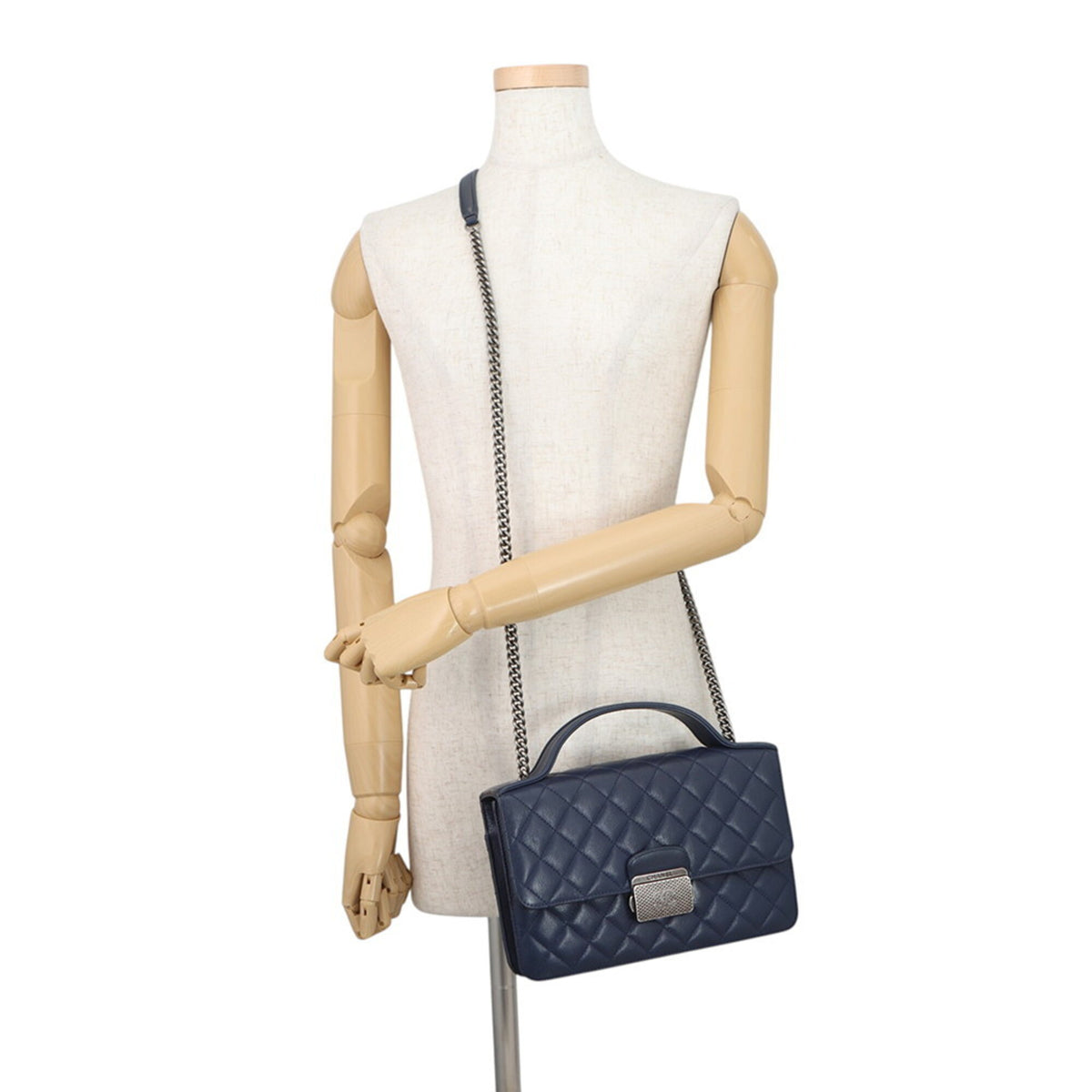 Chanel Navy Leather Handbag Shoulder Bag (Pre-Owned)