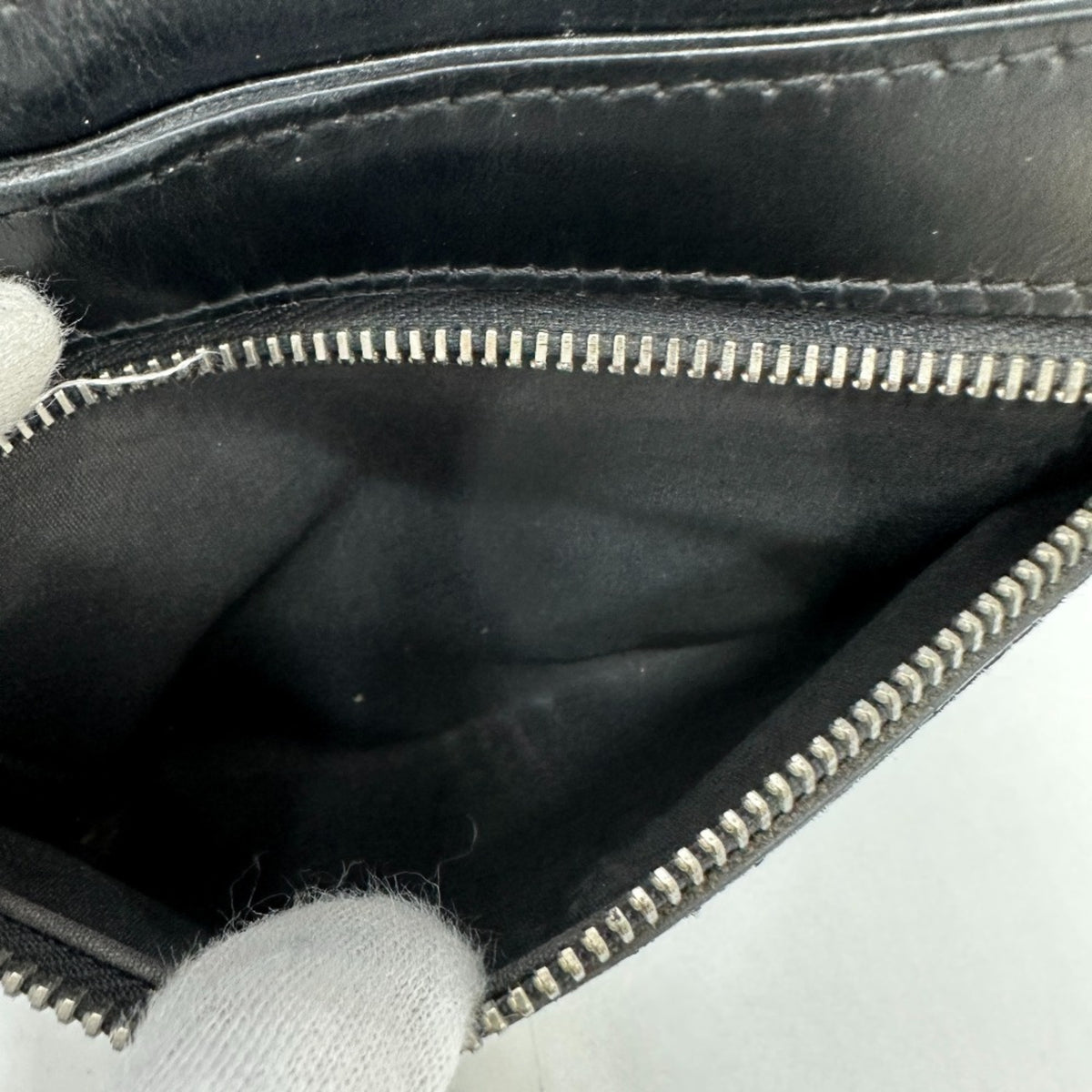 Louis Vuitton Black Leather Handbag (Pre-Owned)