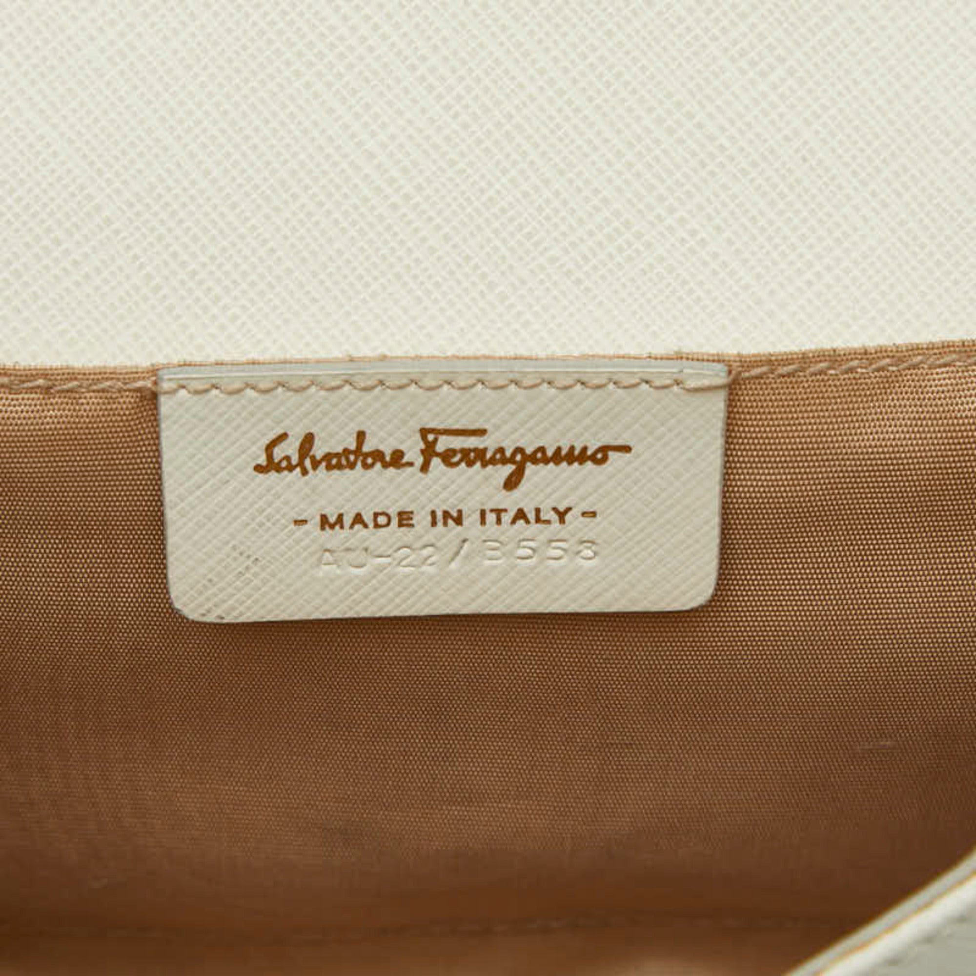 Salvatore Ferragamo Off-White White Leather Shoulder Bag (Pre-Owned)