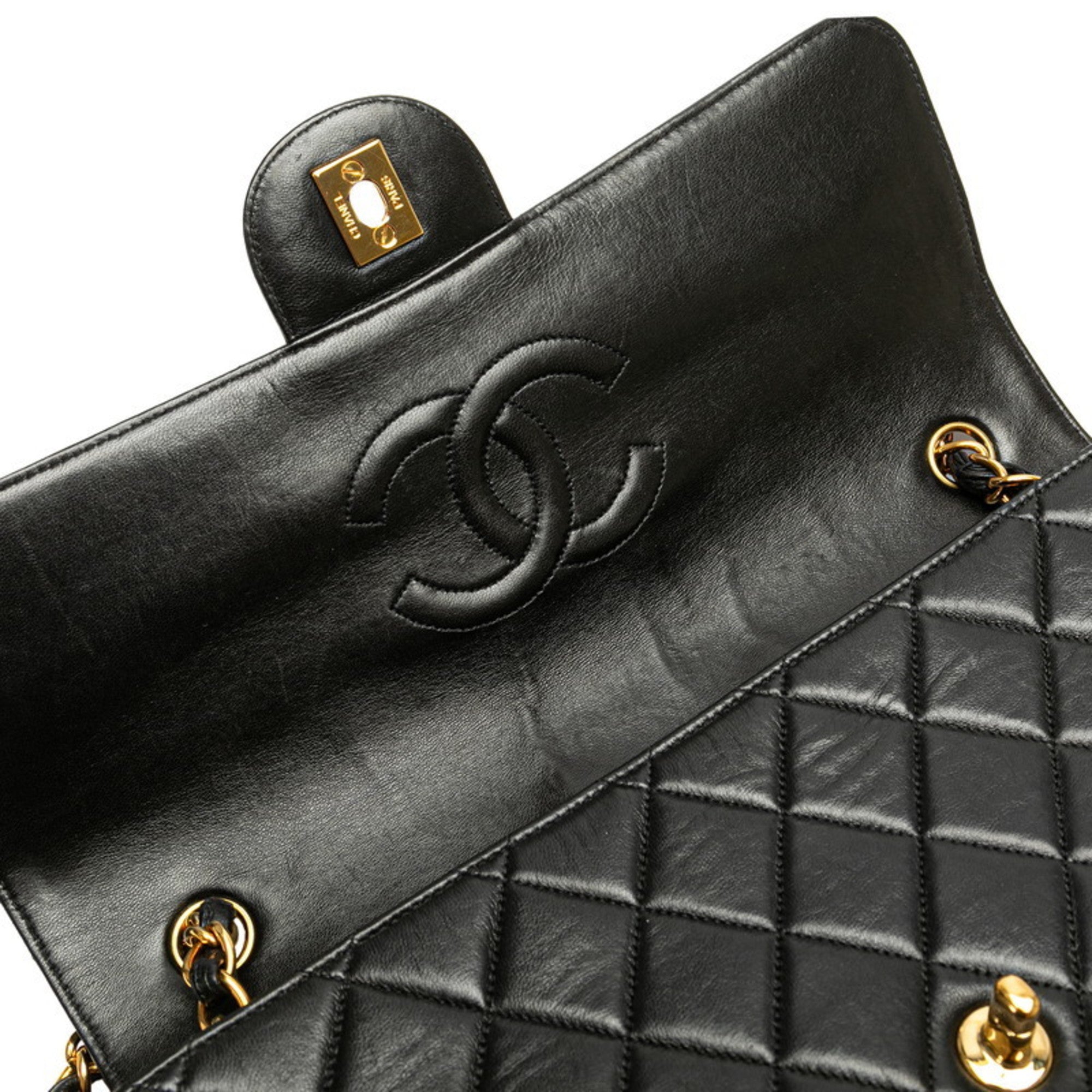 Chanel Black Leather Shoulder Bag (Pre-Owned)