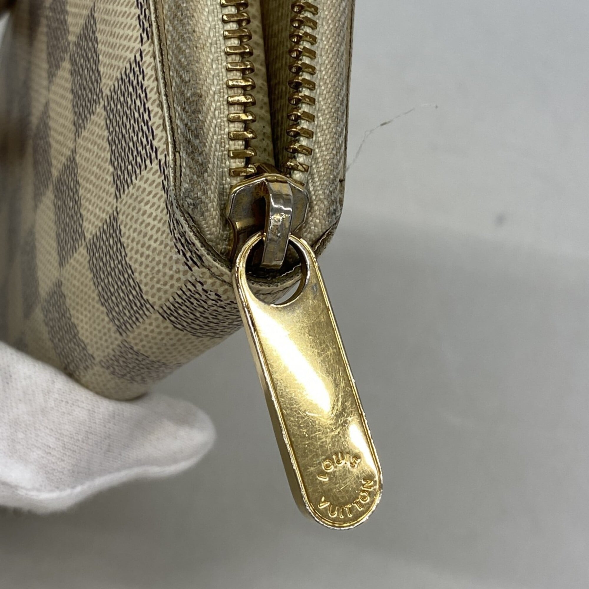 Louis Vuitton White Long Wallet (Bi-Fold) (Pre-Owned)