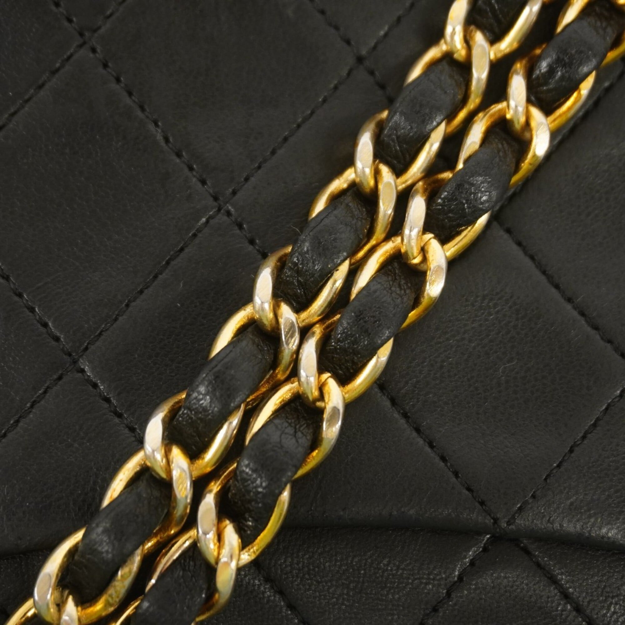 Chanel Black Leather Shoulder Bag (Pre-Owned)