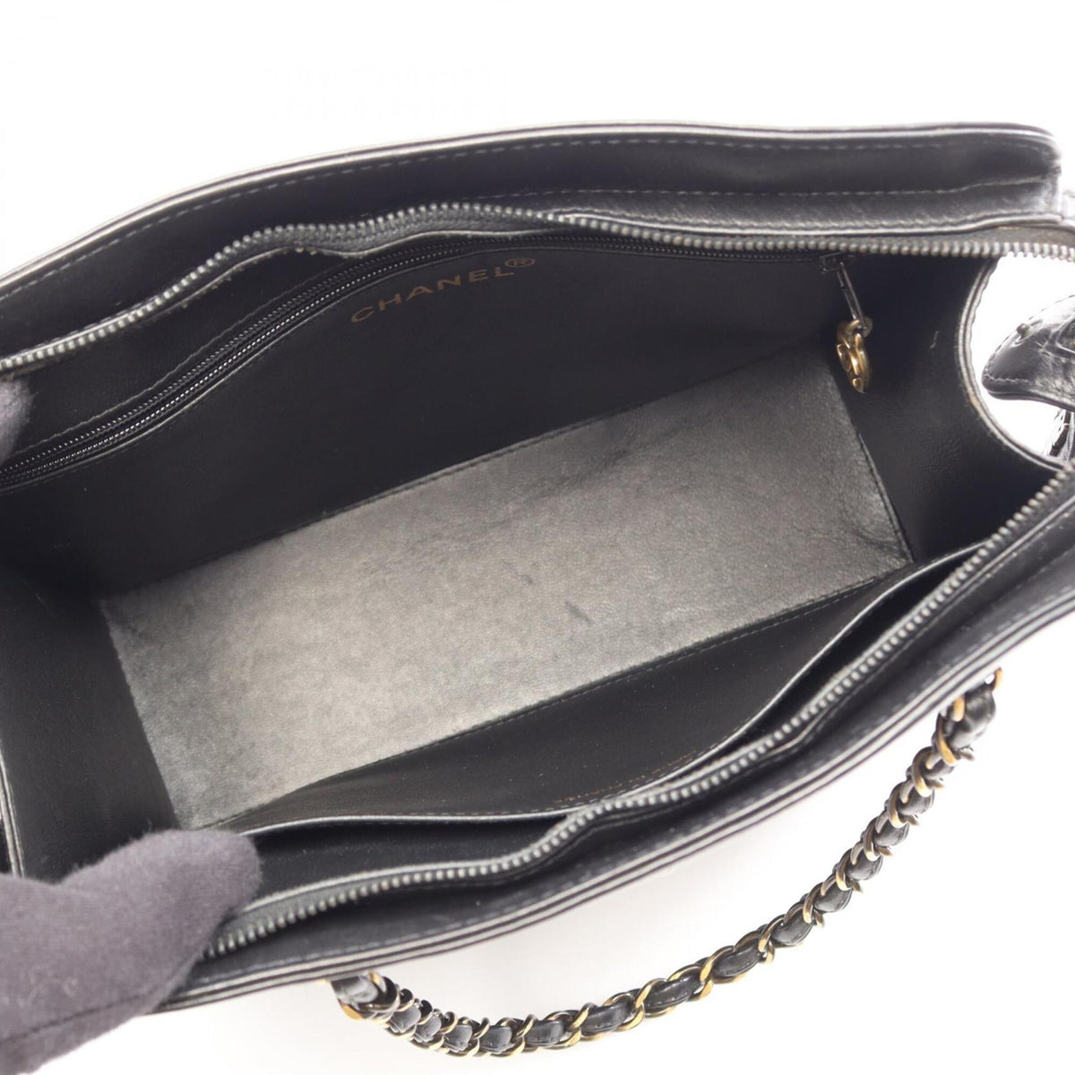 Chanel Black Leather Handbag (Pre-Owned)