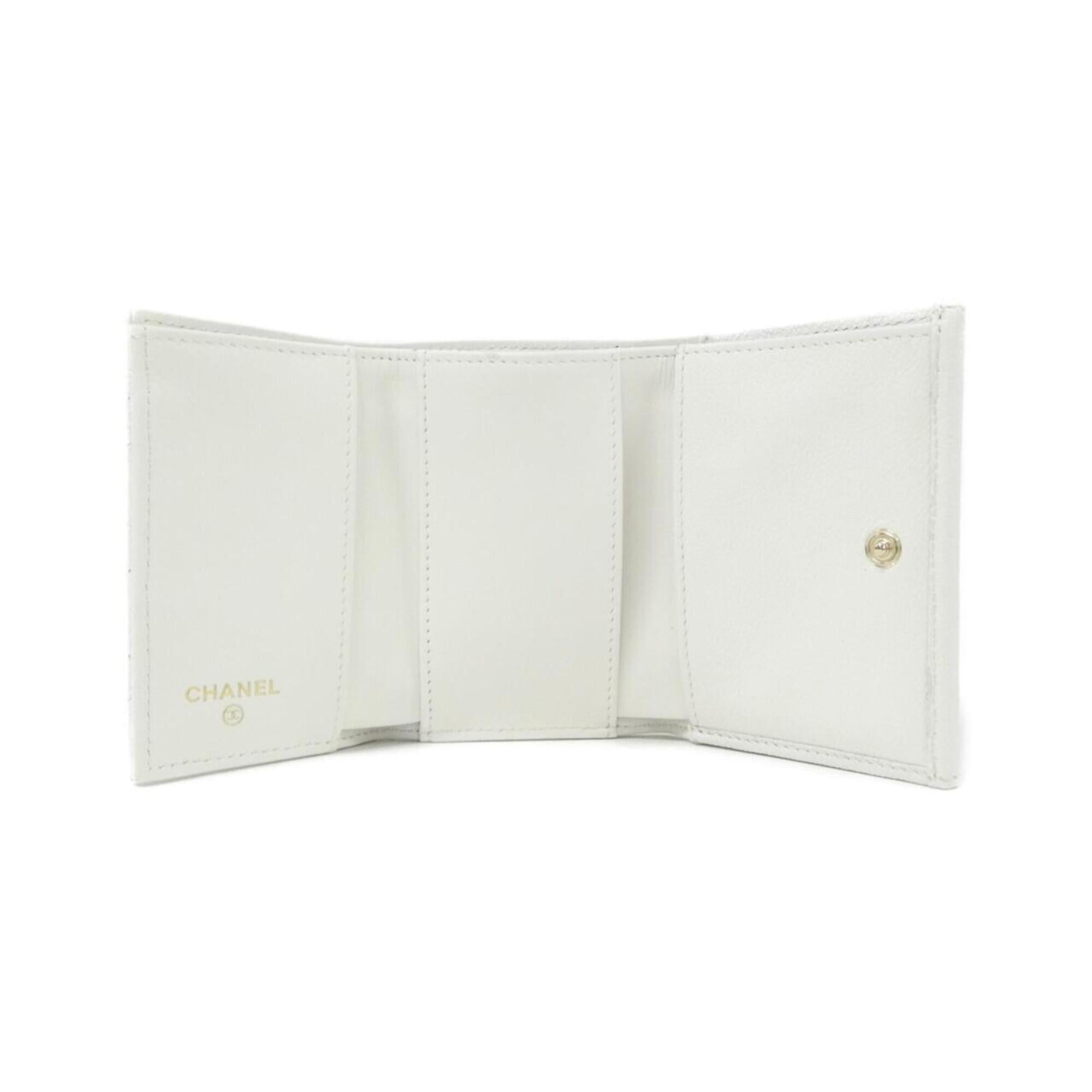 Chanel White Grained Calfskin Wallet (Tri-Fold) (Pre-Owned)