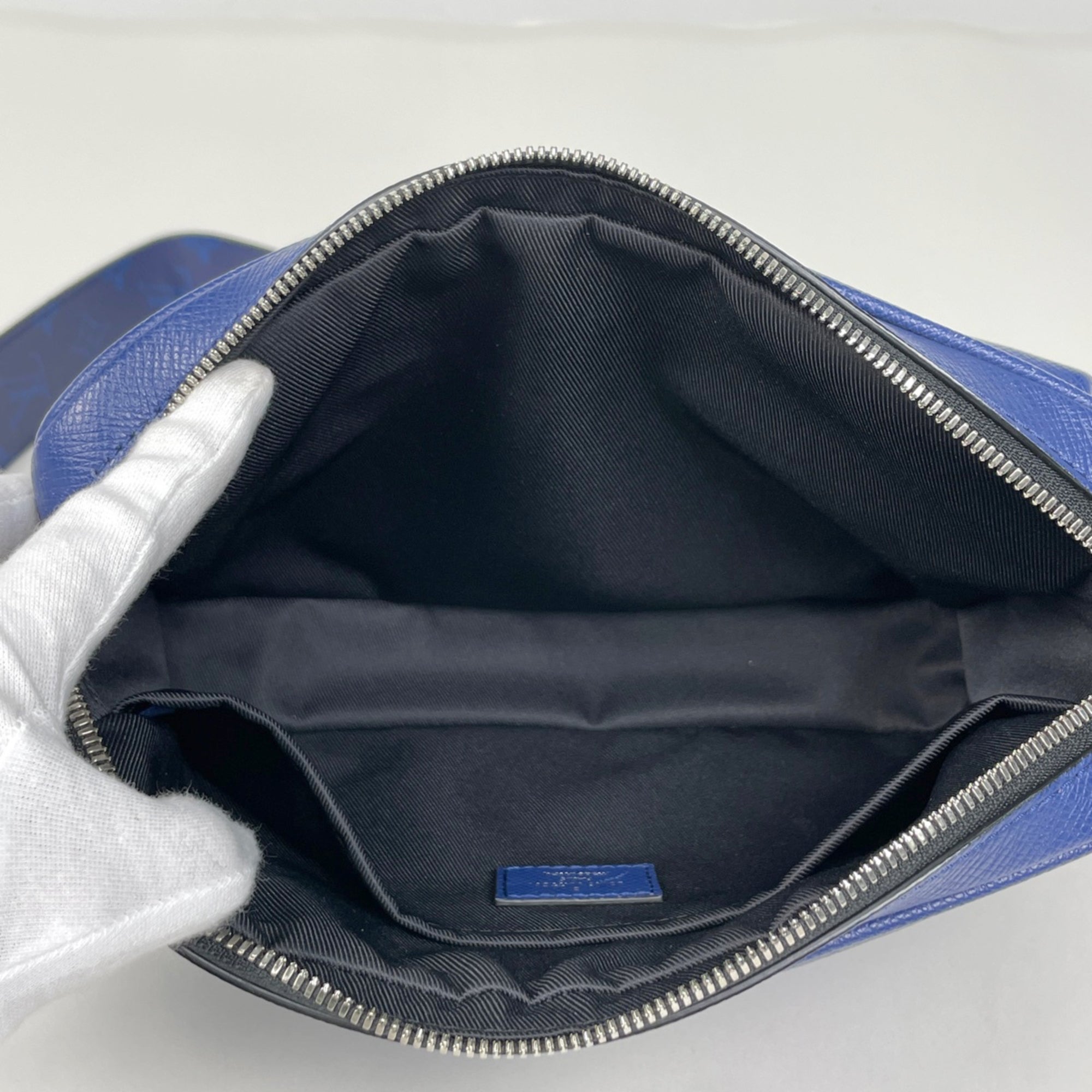 Louis Vuitton Cobalt Taigarama Shoulder Bag (Pre-Owned)