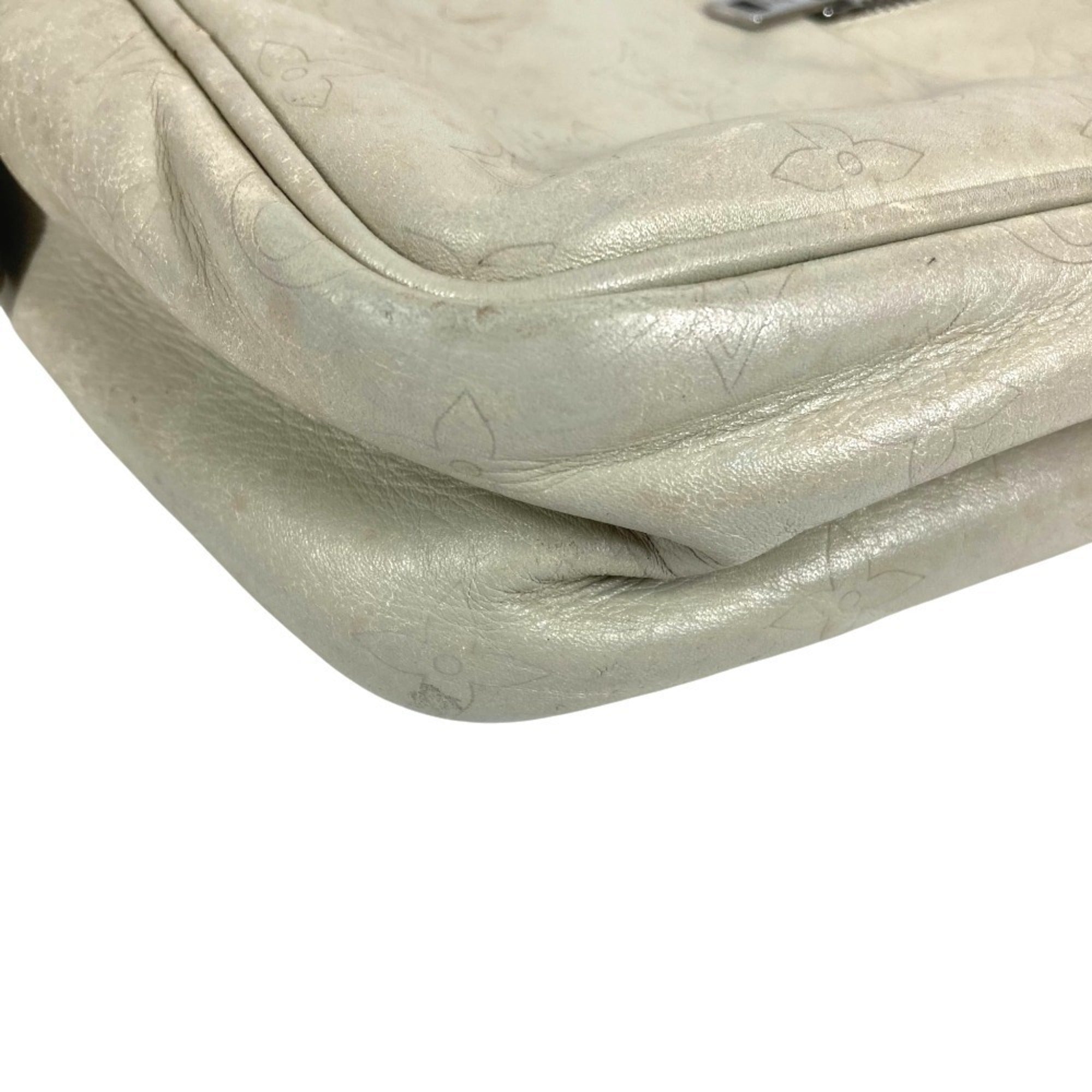 Louis Vuitton Light Gray Leather Pochette Shoulder Bag (Pre-Owned)