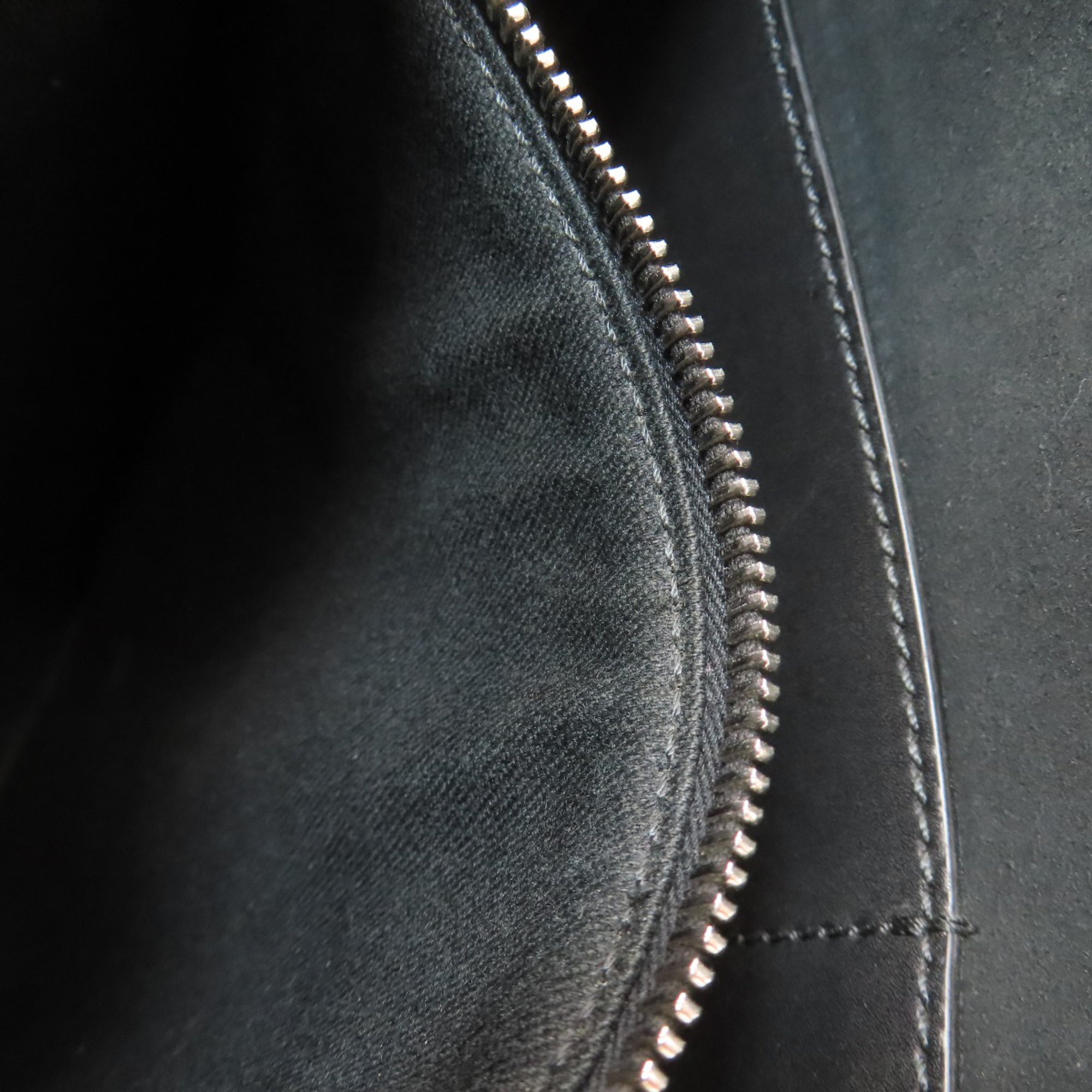 Valentino Black Leather Clutch Bag (Pre-Owned)