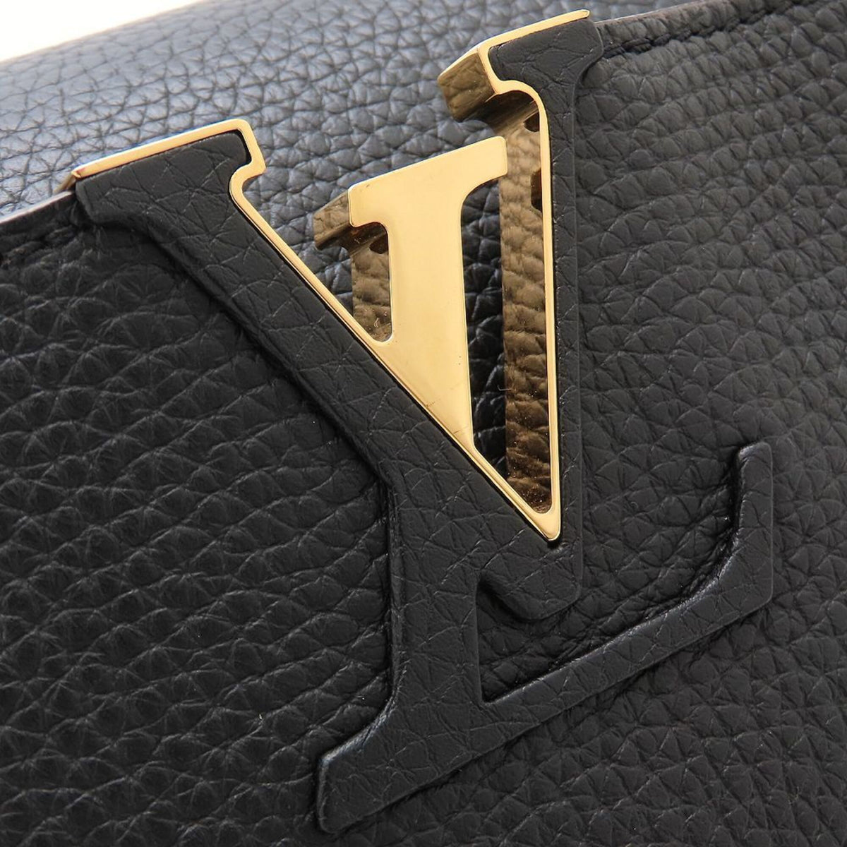 Louis Vuitton Noir Leather Handbag (Pre-Owned)