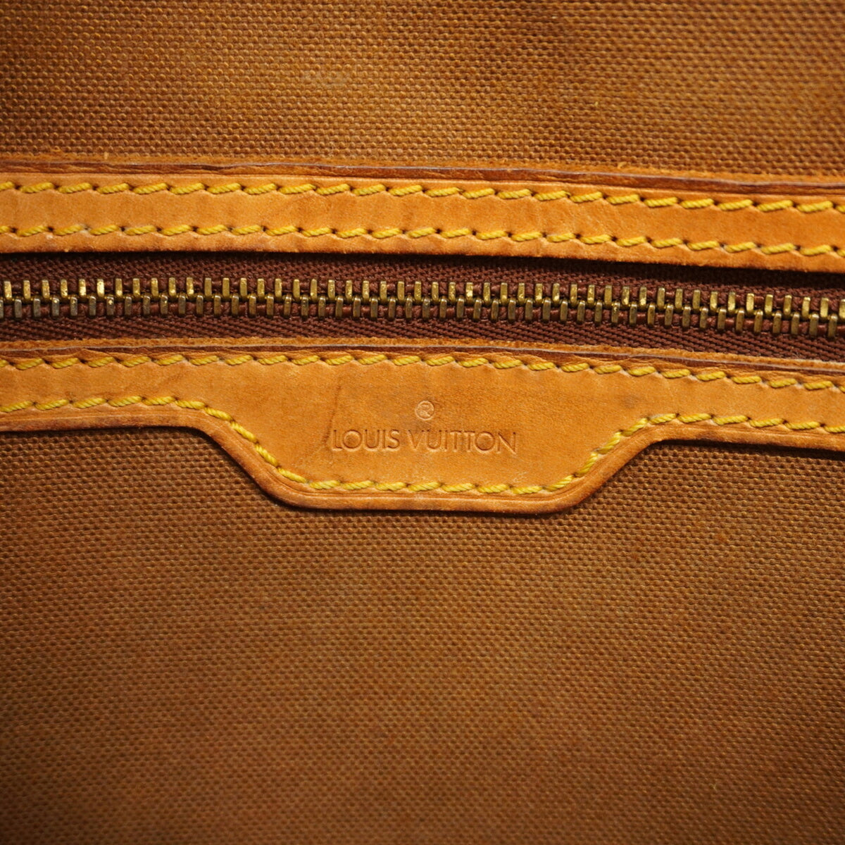 Louis Vuitton Brown Shoulder Bag (Pre-Owned)