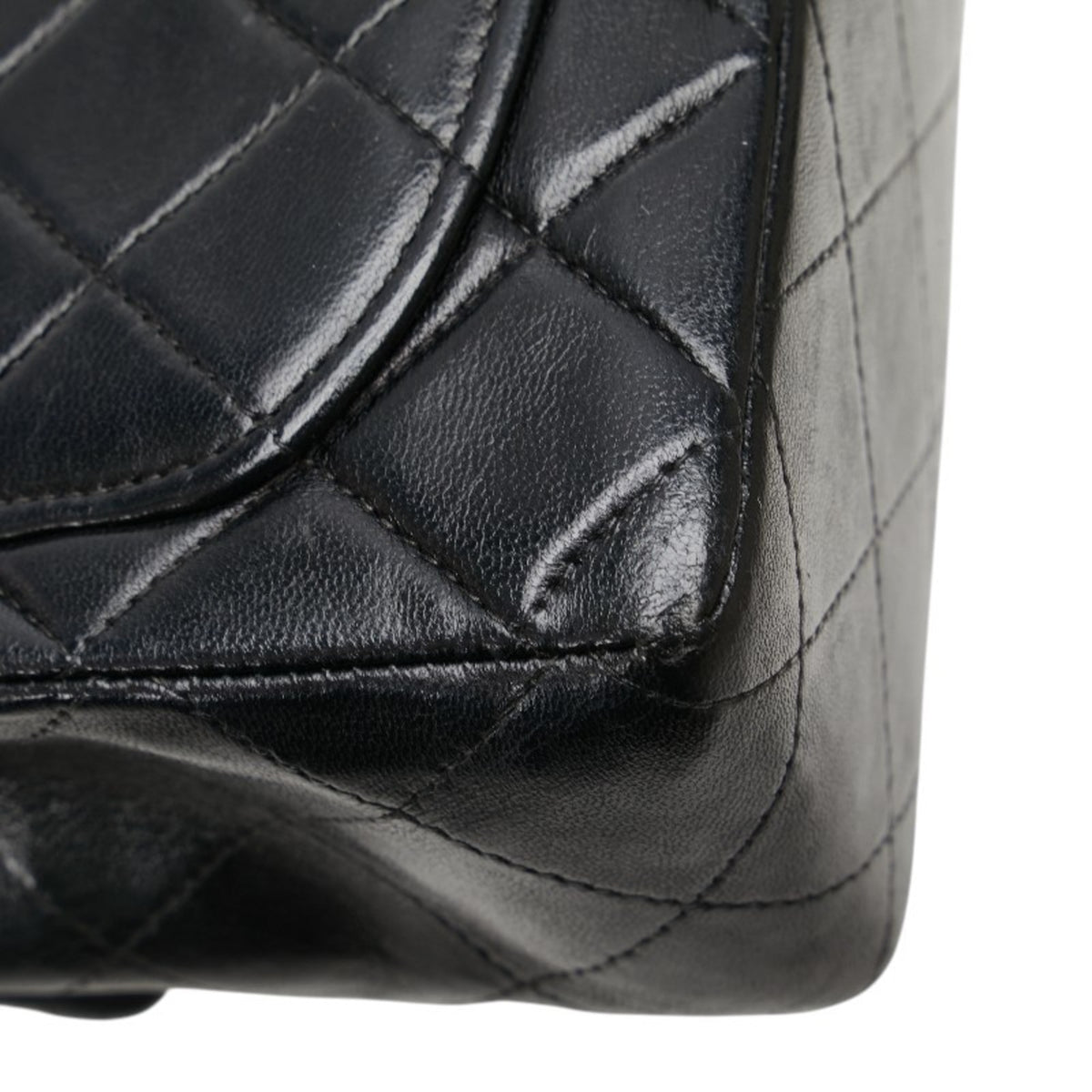Chanel Matelasse Black Leather Shoulder Bag (Pre-Owned)