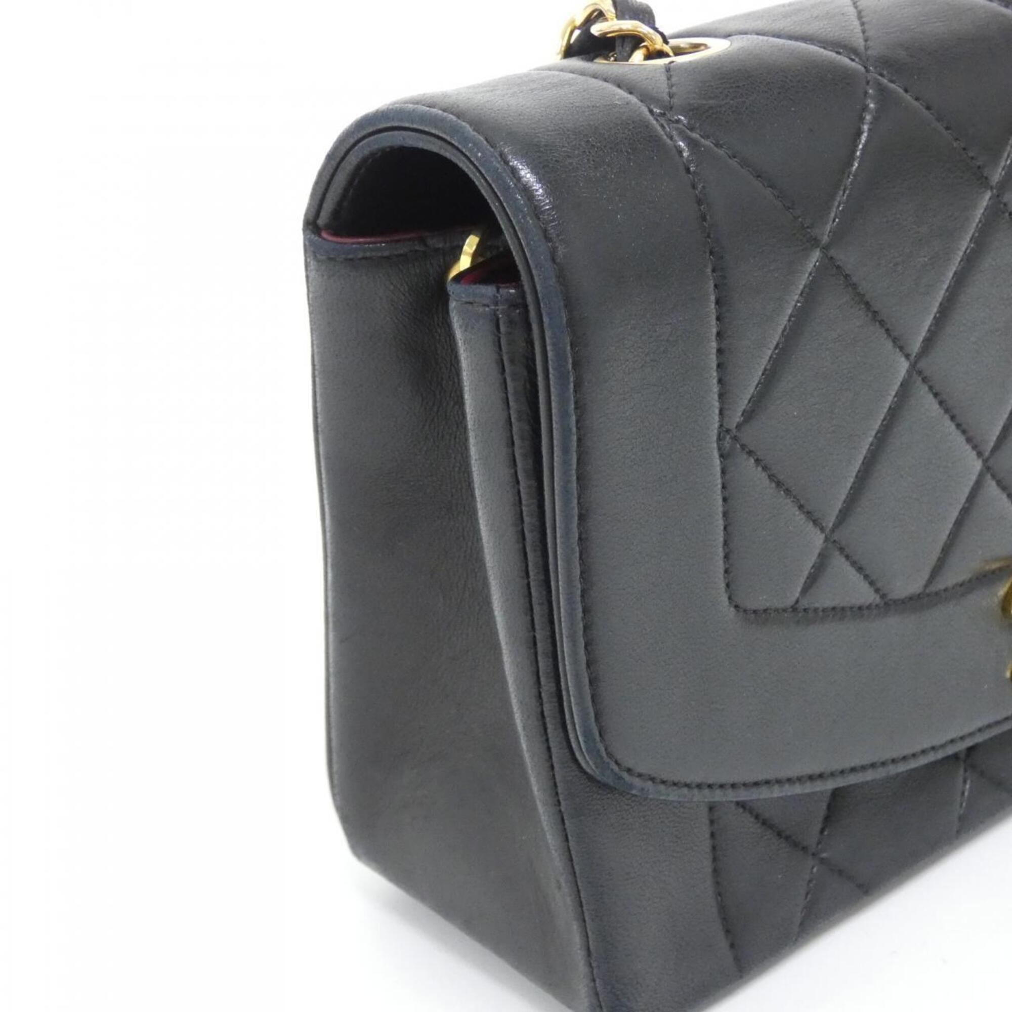 Chanel Black Leather Shoulder Bag (Pre-Owned)