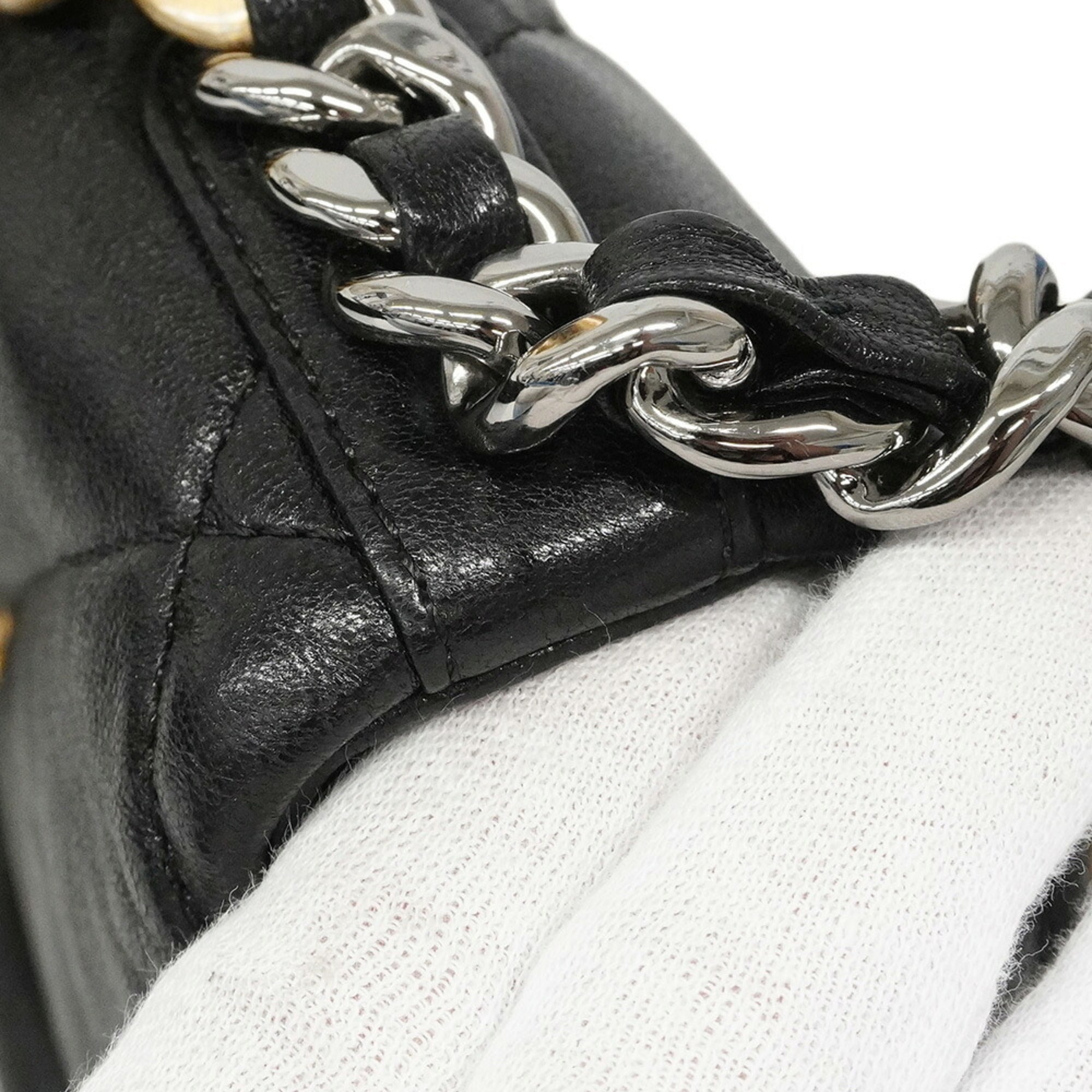 Chanel Black Leather Handbag (Pre-Owned)