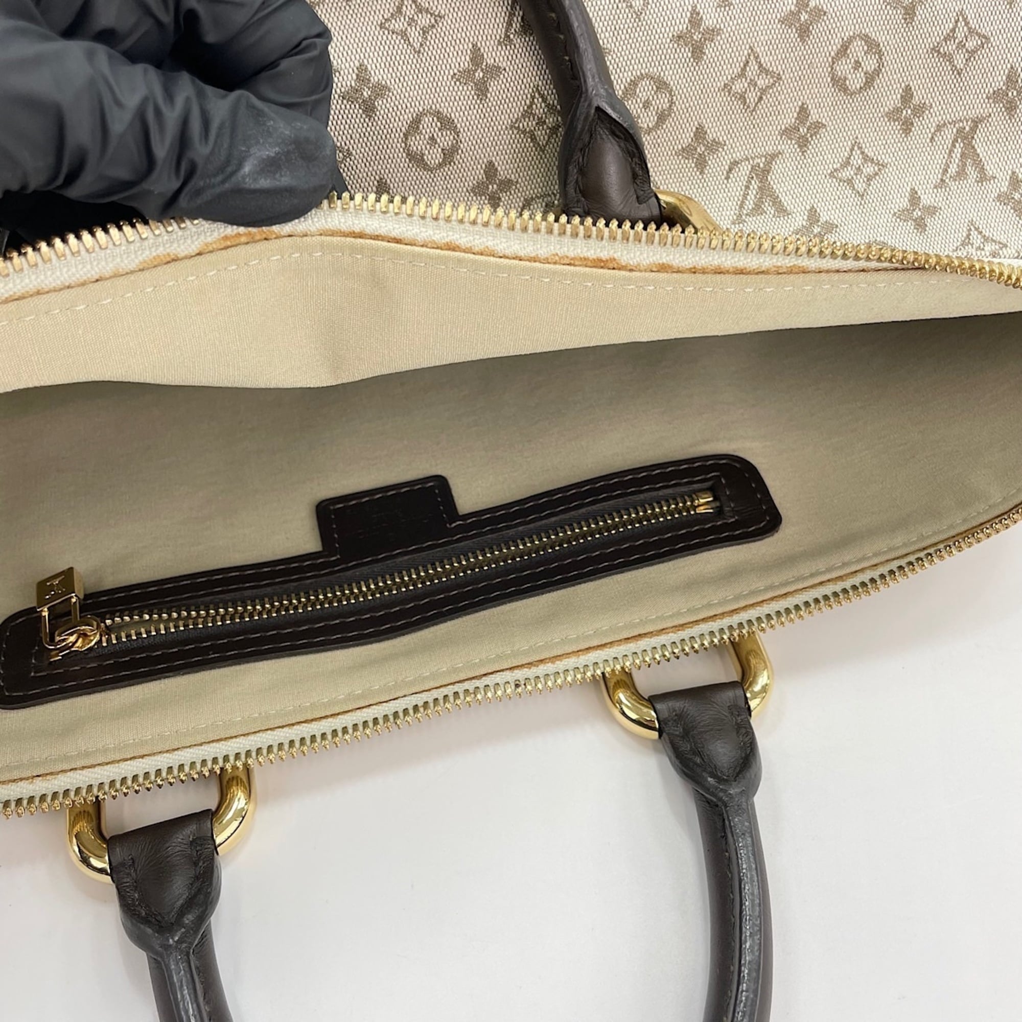 Louis Vuitton Khaki Handbag (Pre-Owned)
