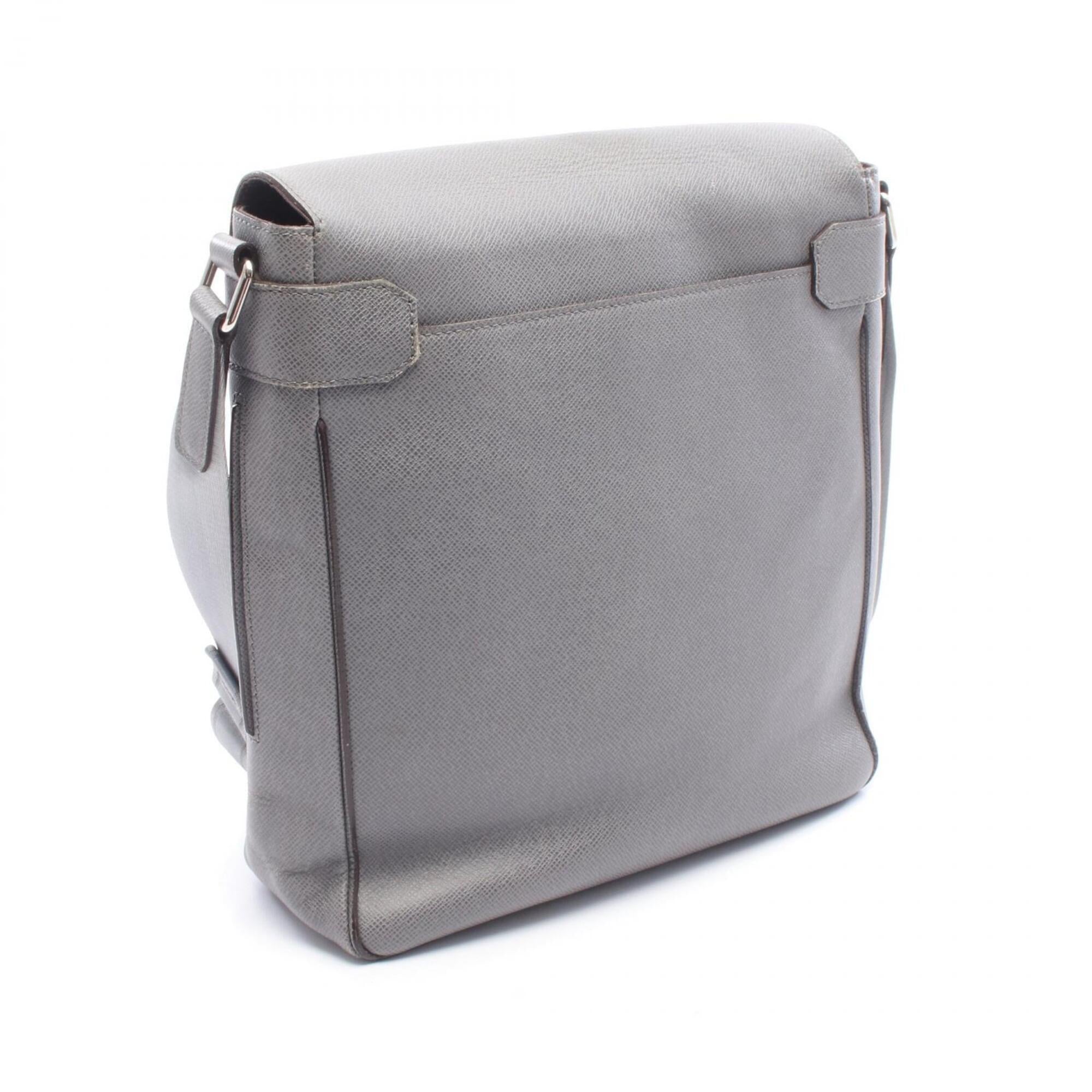 Louis Vuitton Gray Taiga Leather Handbag Shoulder Bag (Pre-Owned)