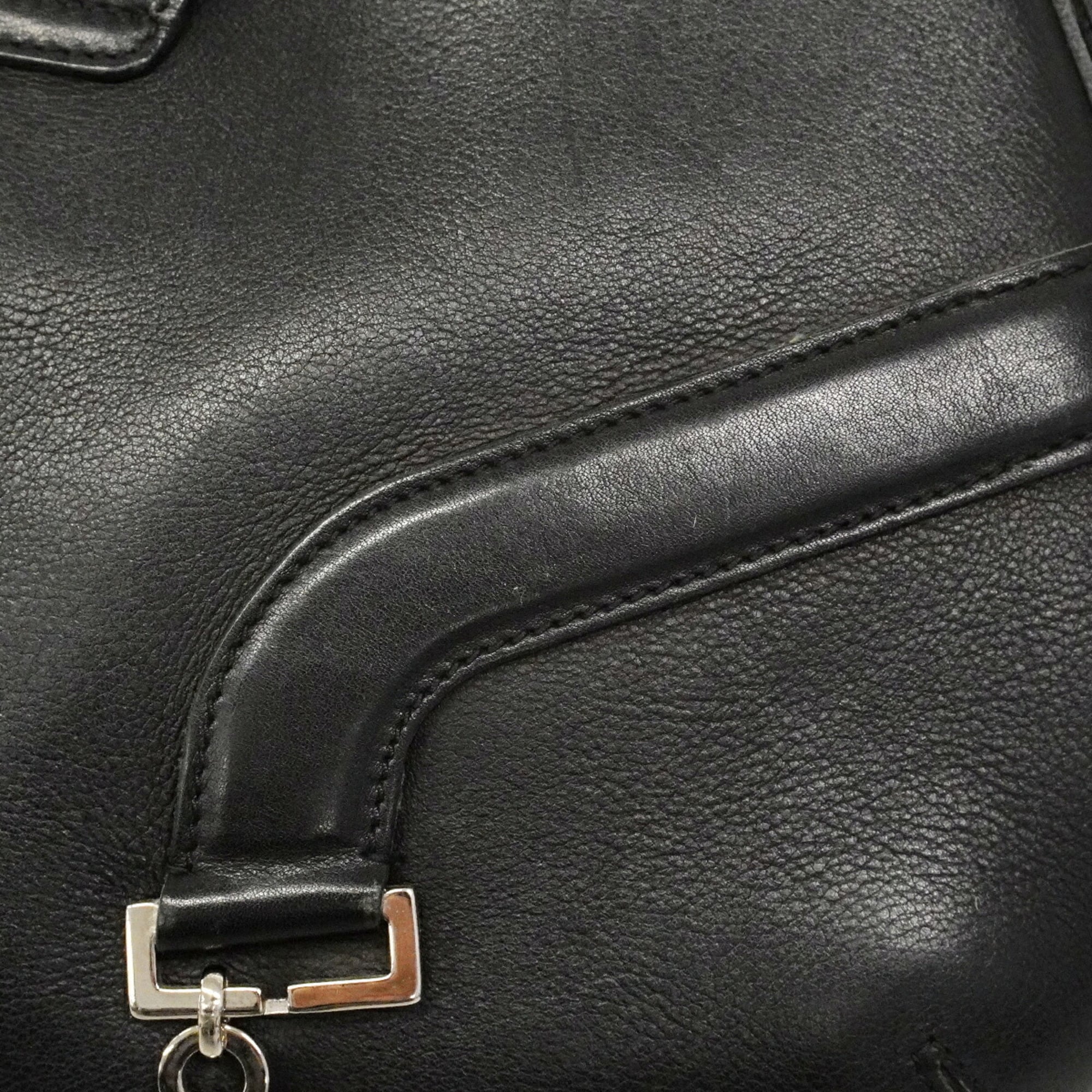 Salvatore Ferragamo Black Leather Shoulder Bag (Pre-Owned)