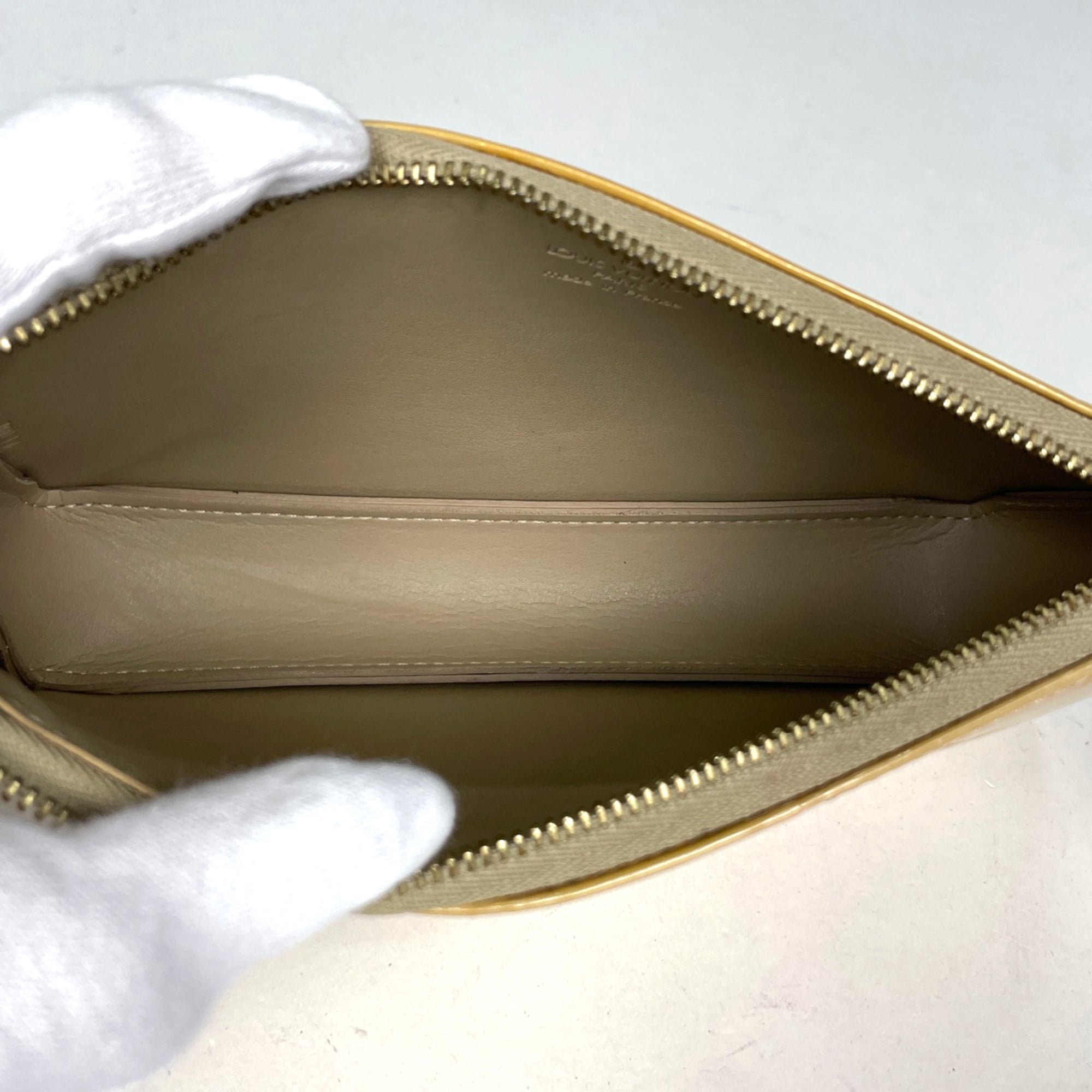 Louis Vuitton Beige Monogram Vernis Pouch (Pre-Owned)