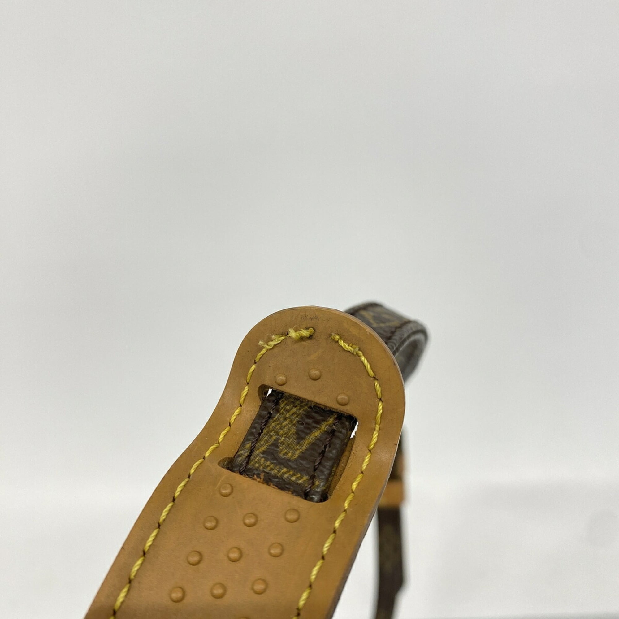 Louis Vuitton Brown Shoulder Bag (Pre-Owned)